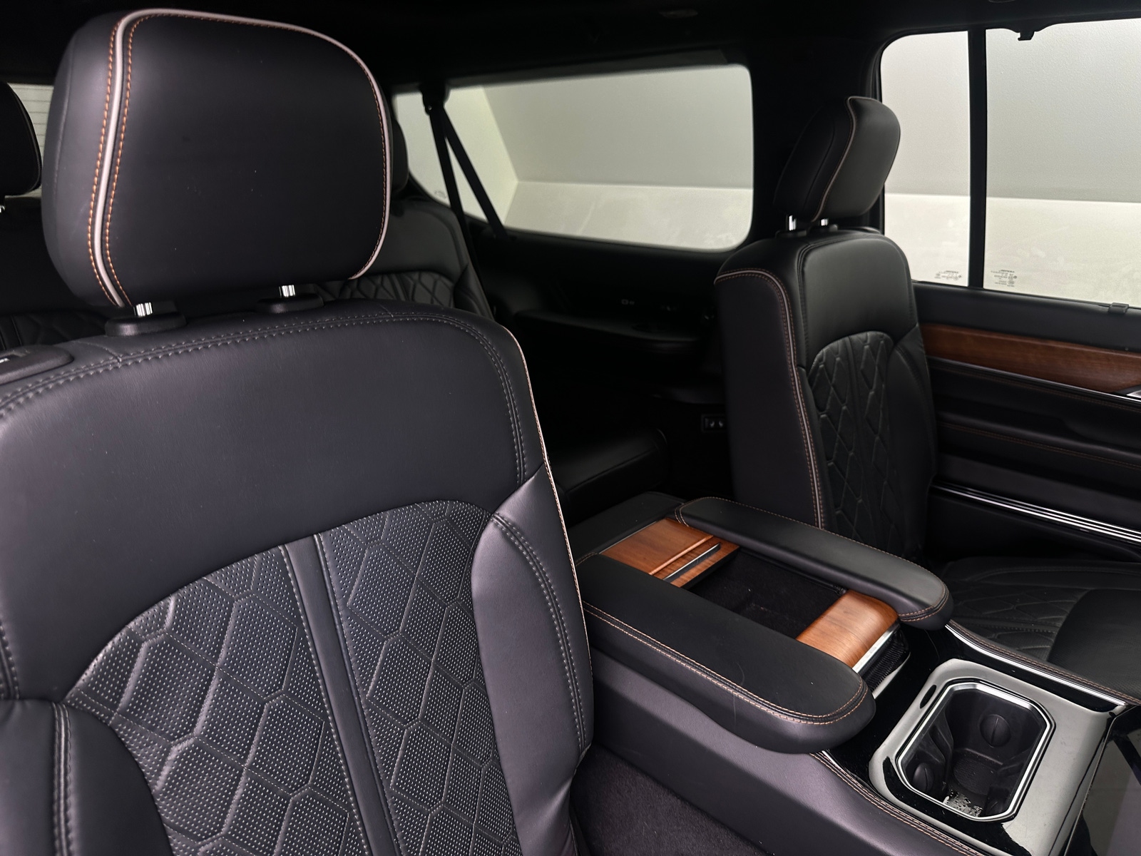 Thumbnail: 2024 Jeep Grand Wagoneer L - 5