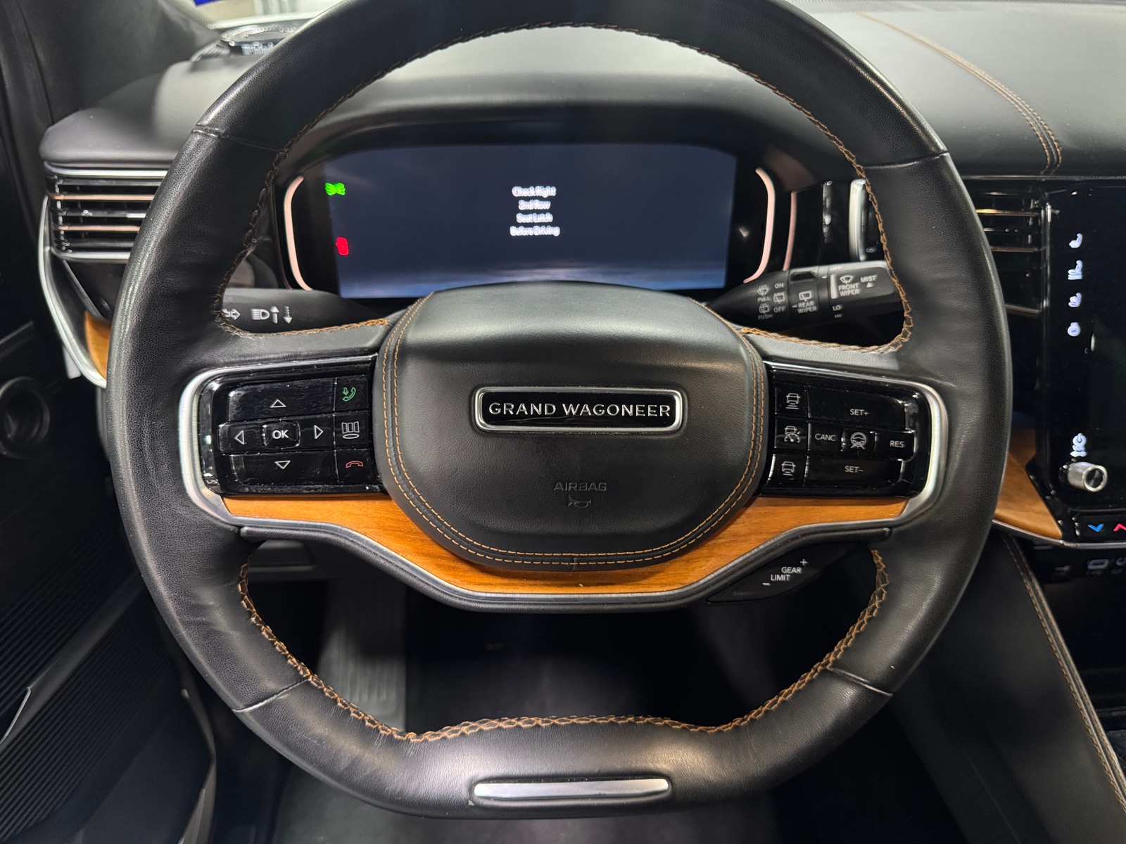 Thumbnail: 2024 Jeep Grand Wagoneer L - 4
