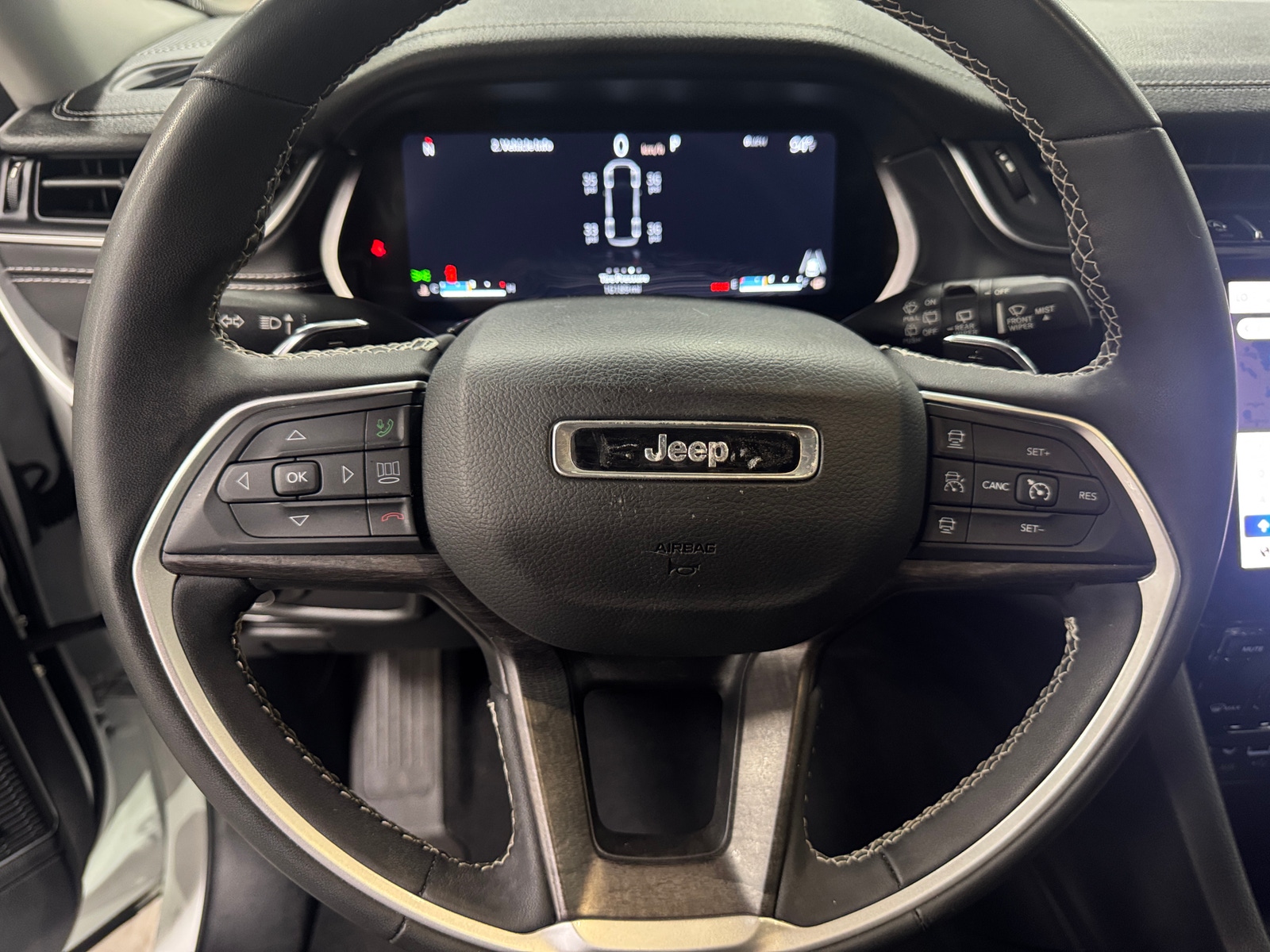 Thumbnail: 2023 Jeep Grand Cherokee L - 4