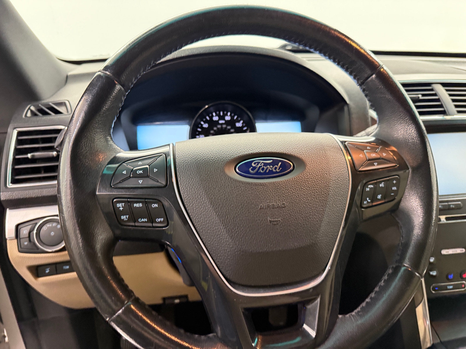 Thumbnail: 2016 Ford Explorer - 4