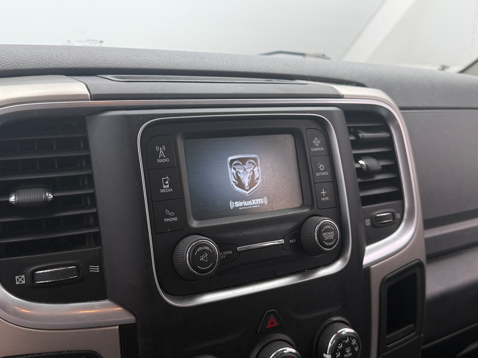 Thumbnail: 2019 RAM 1500 Classic - 4
