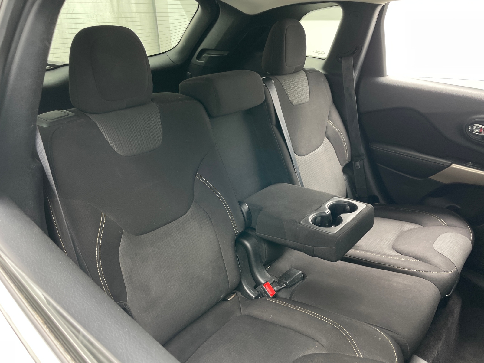 Thumbnail: 2017 Jeep Cherokee - 6