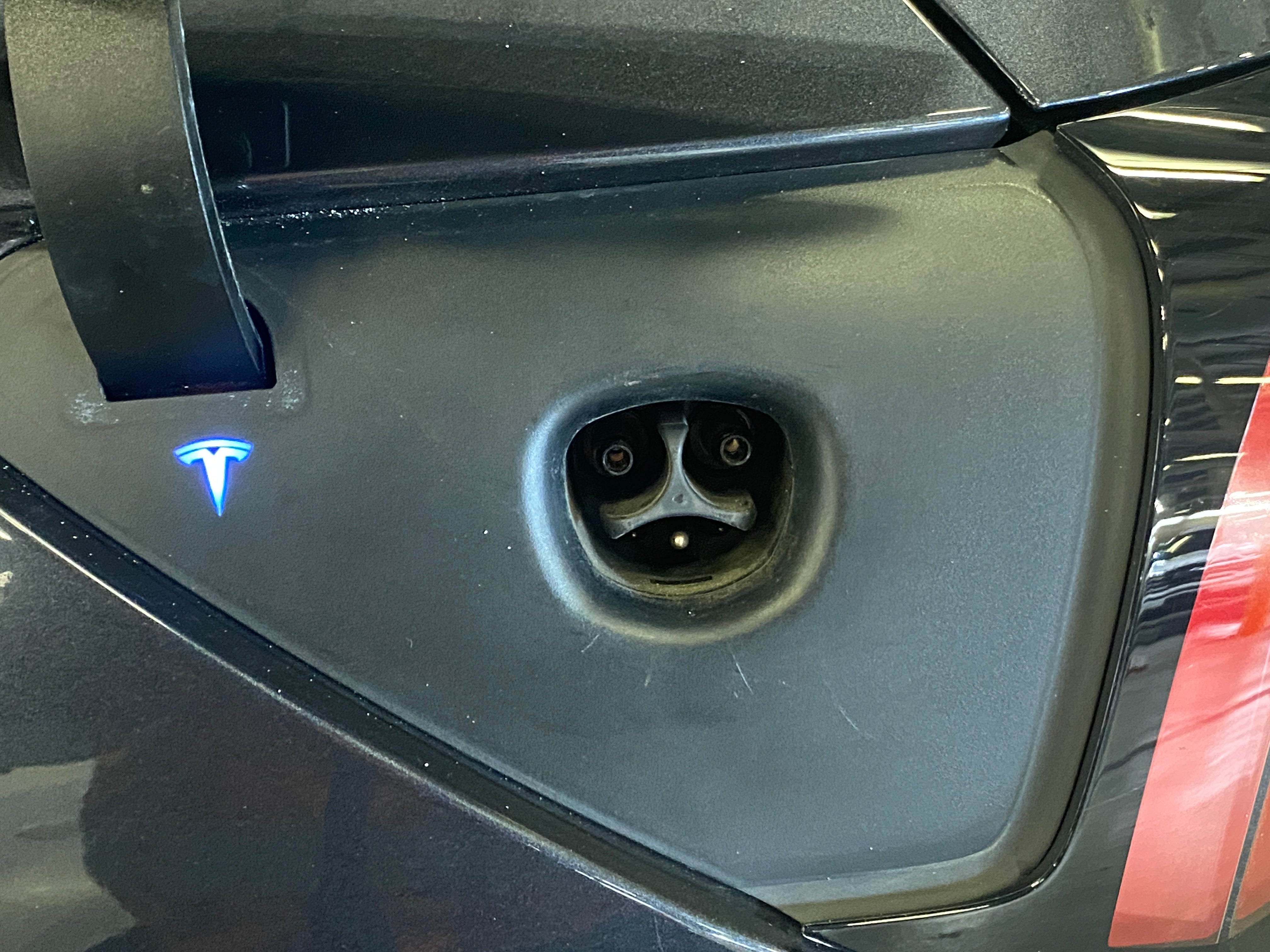 Used 2024 Tesla Model Y Long Range with VIN 7SAYGDEE3RA295183 for sale in Oak Creek, WI