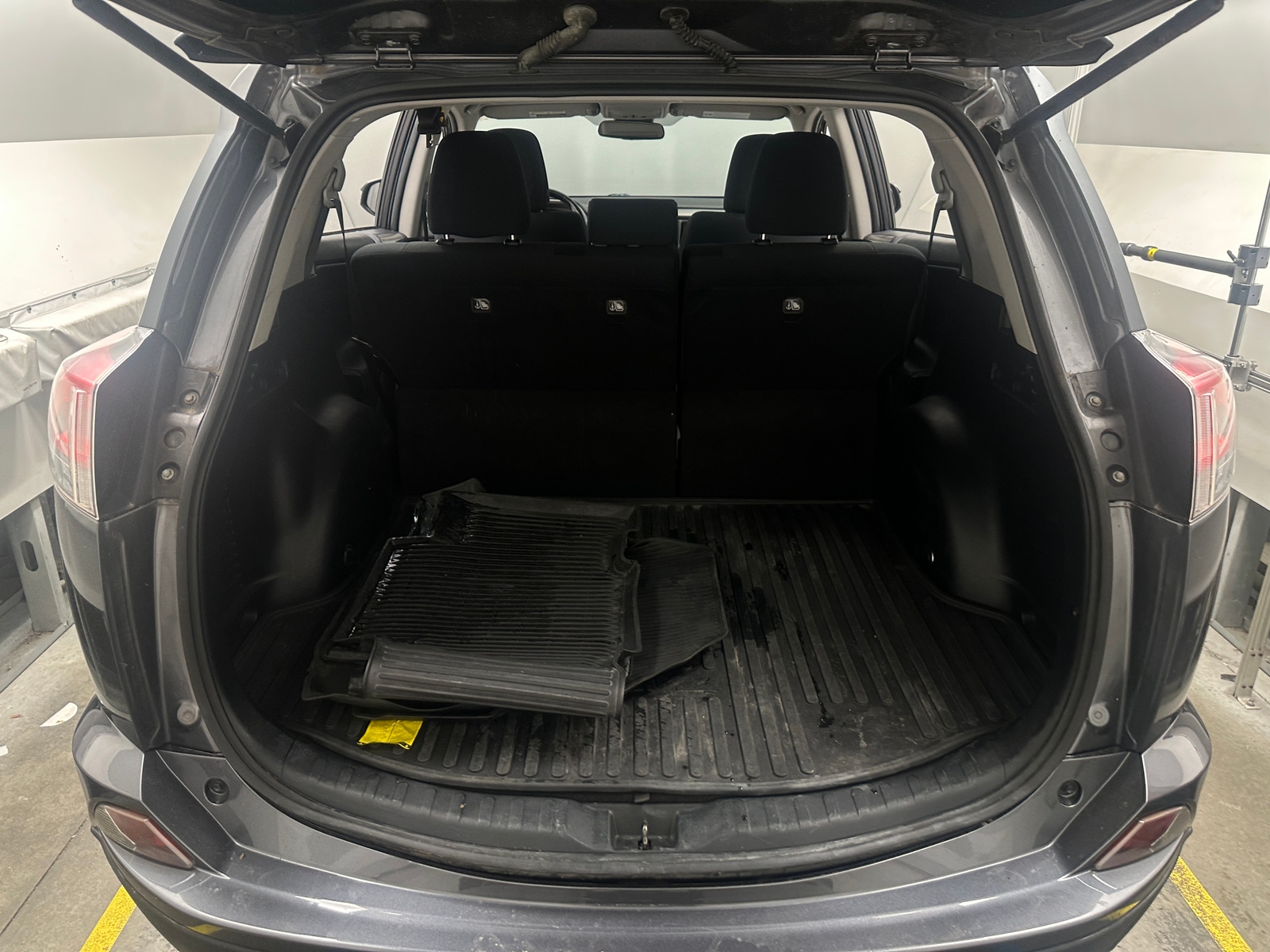 Thumbnail: 2018 Toyota RAV4 - 7