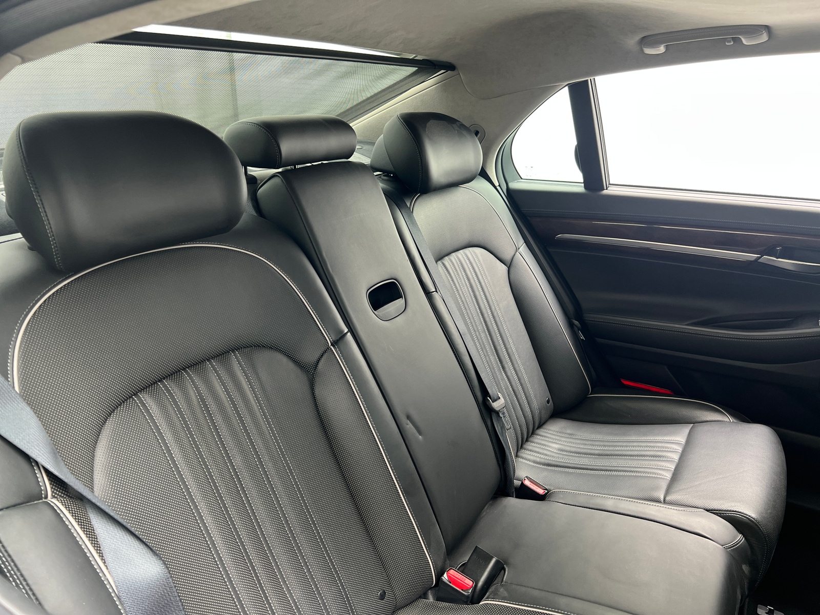 Thumbnail: 2017 Genesis G90 - 5