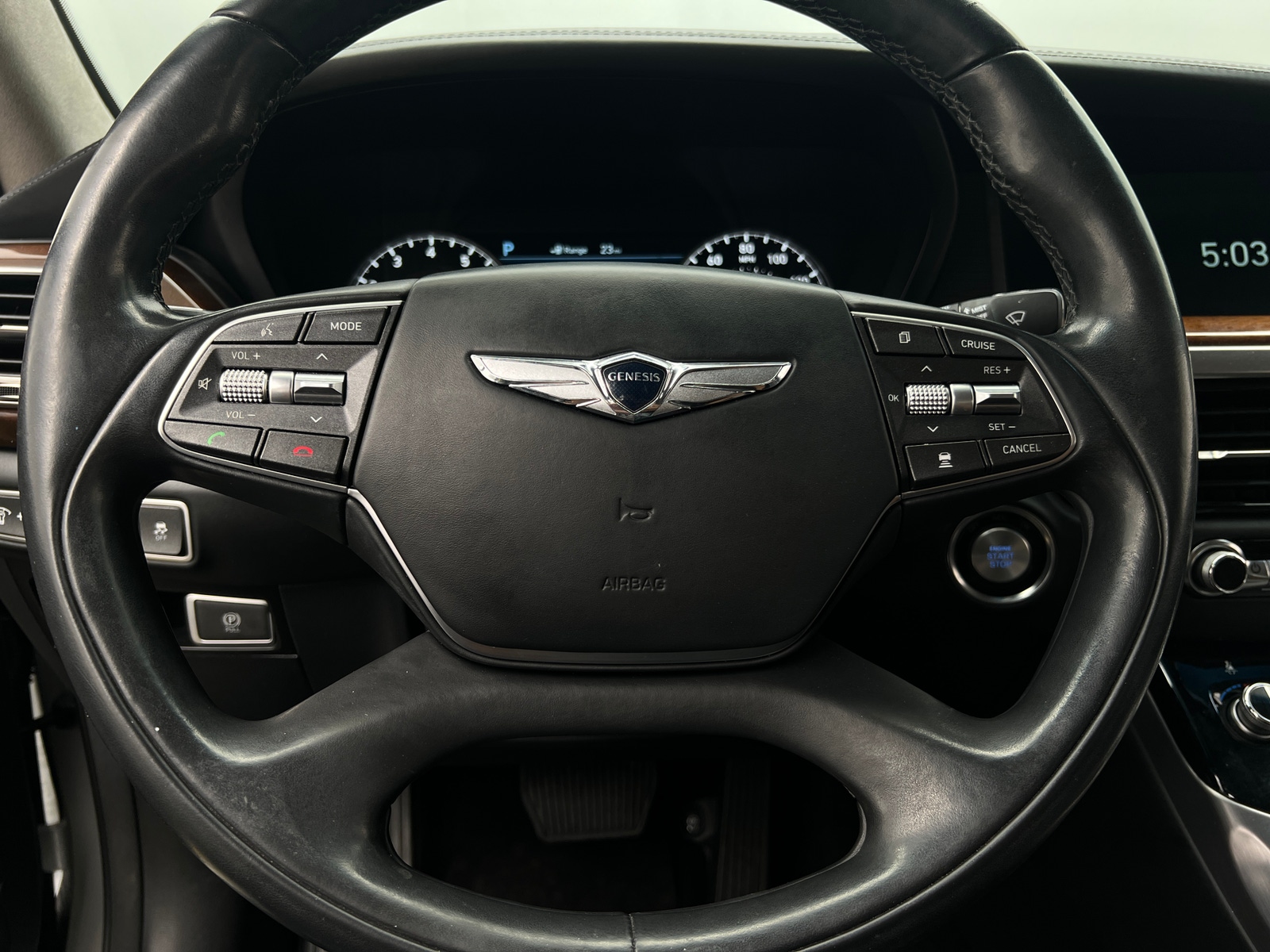 Thumbnail: 2017 Genesis G90 - 4