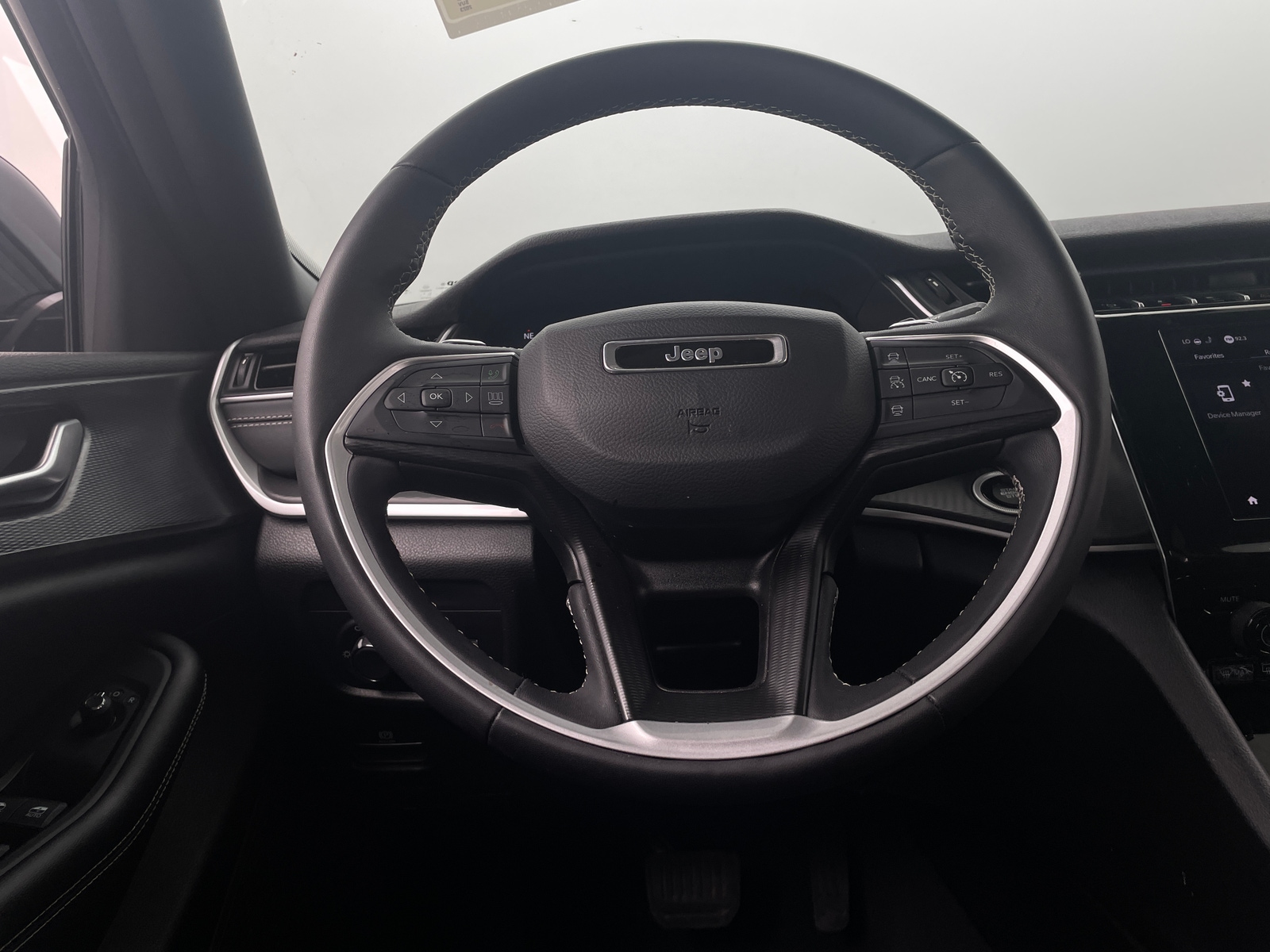 Thumbnail: 2023 Jeep Grand Cherokee - 4