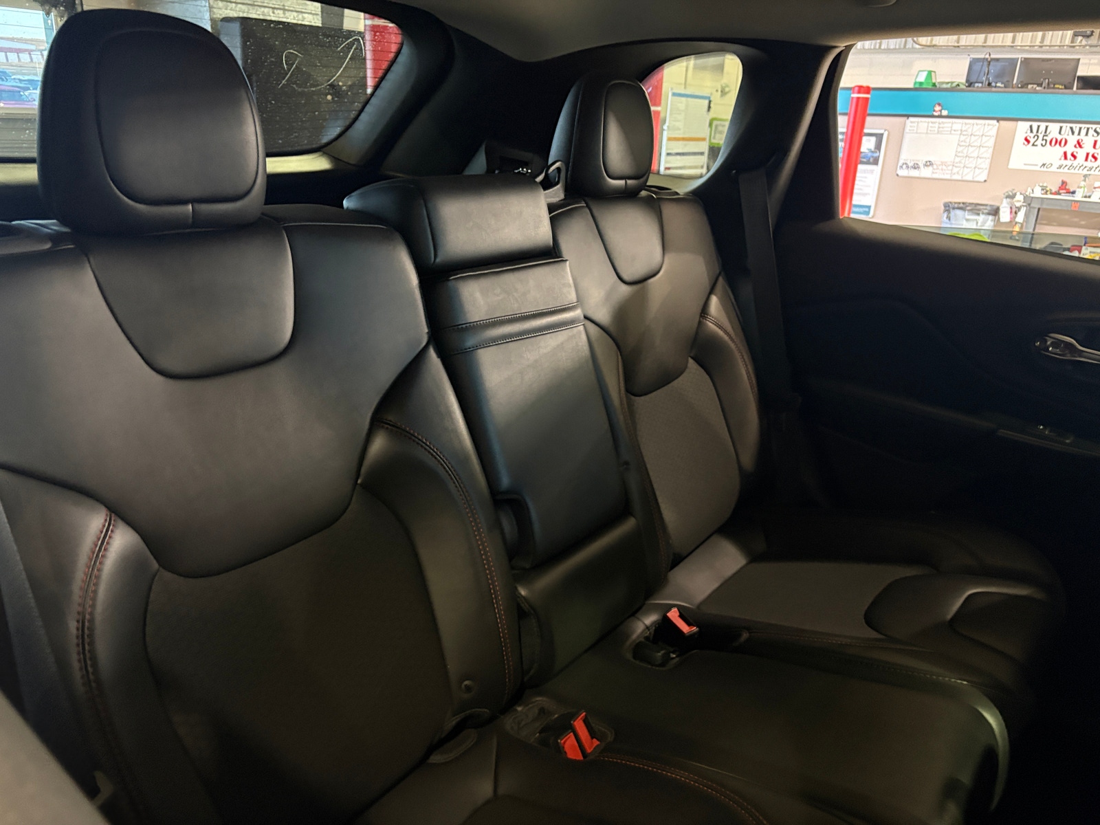 Thumbnail: 2019 Jeep Cherokee - 6