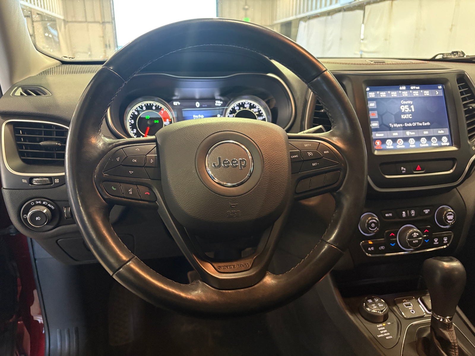 Thumbnail: 2019 Jeep Cherokee - 5