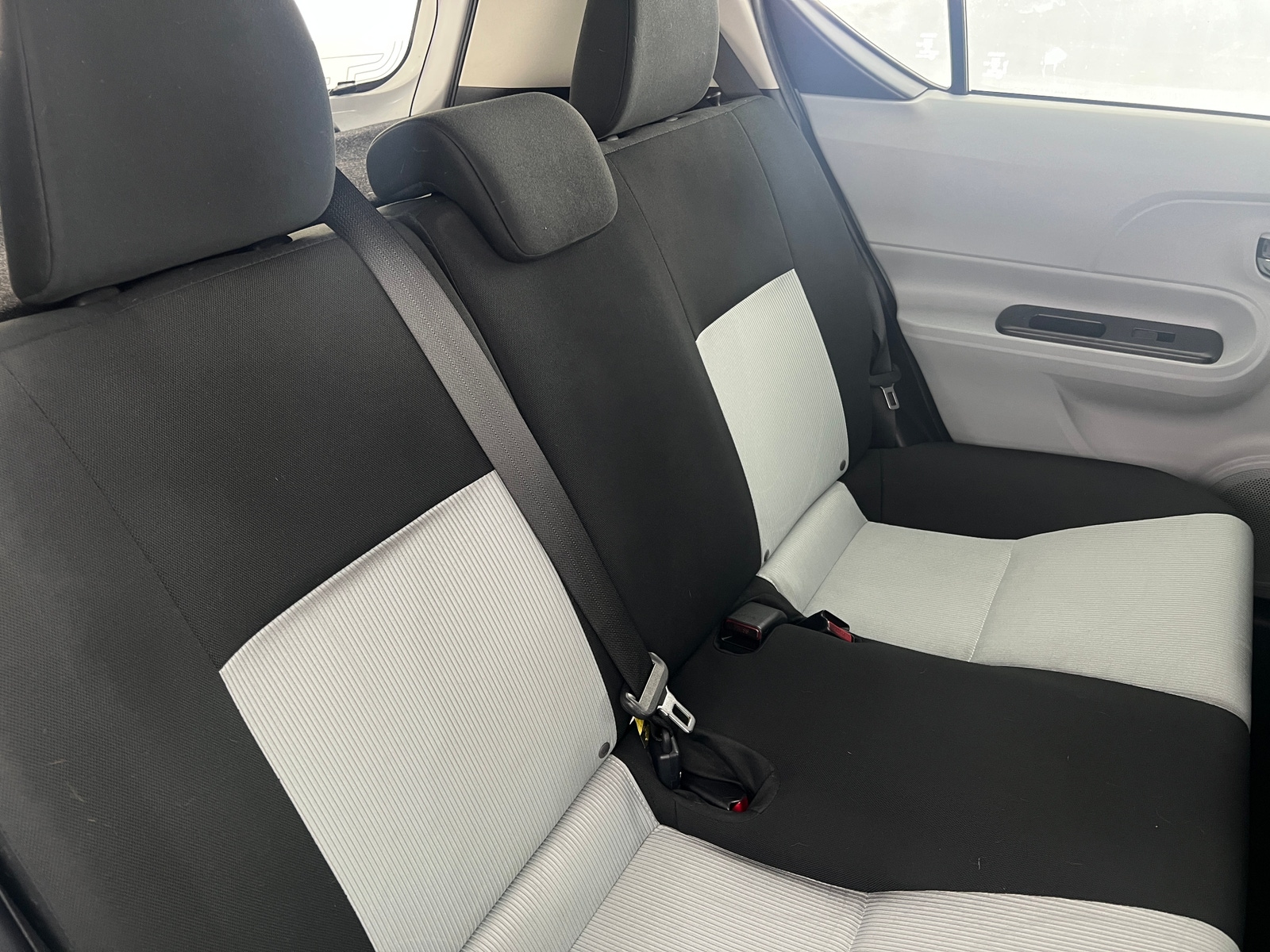 Thumbnail: 2013 Toyota Prius c - 6