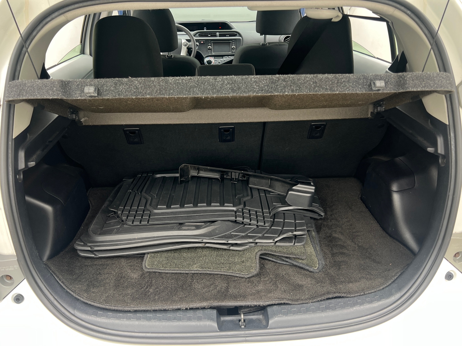 Thumbnail: 2013 Toyota Prius c - 7