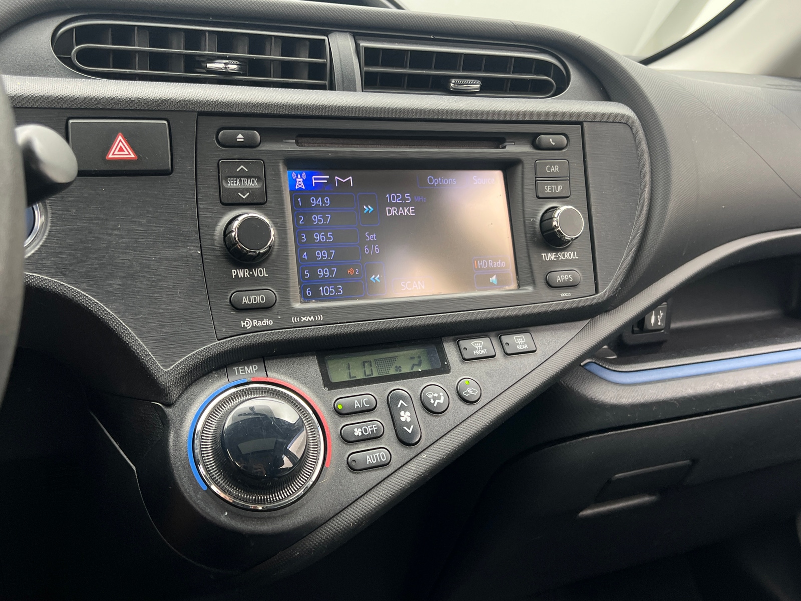 Thumbnail: 2013 Toyota Prius c - 4