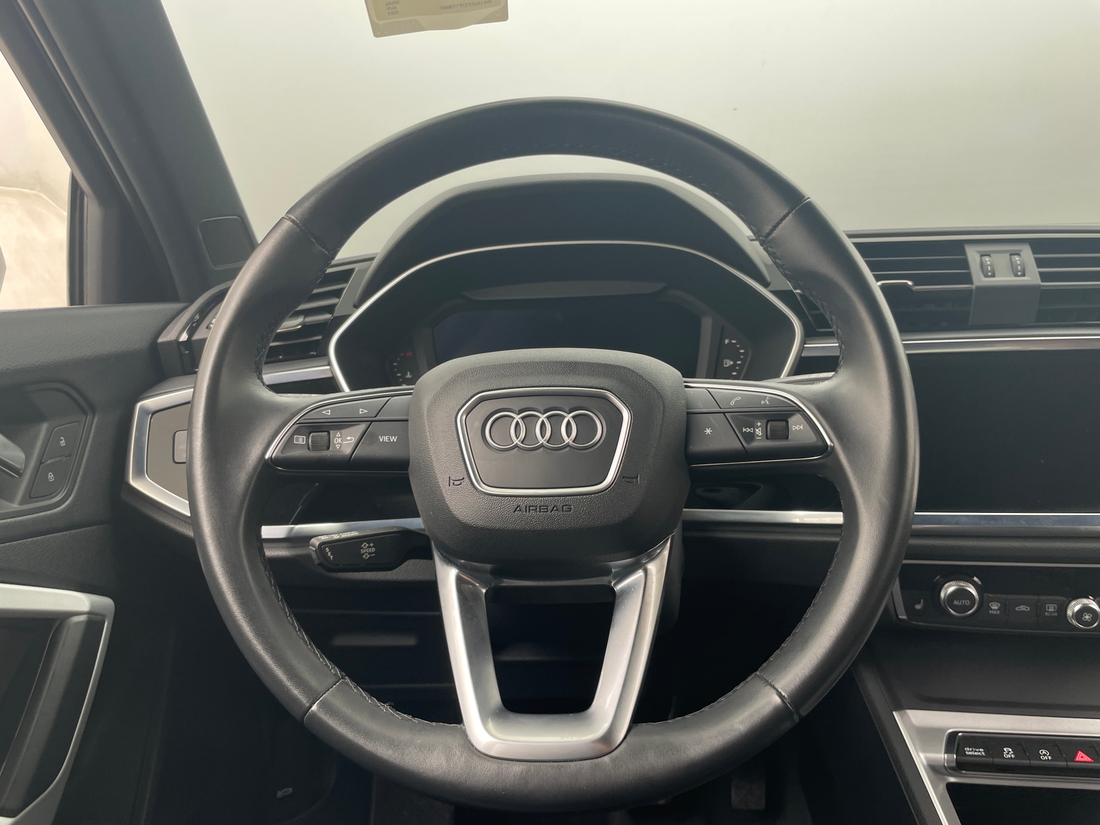 Thumbnail: 2023 Audi Q3 - 4