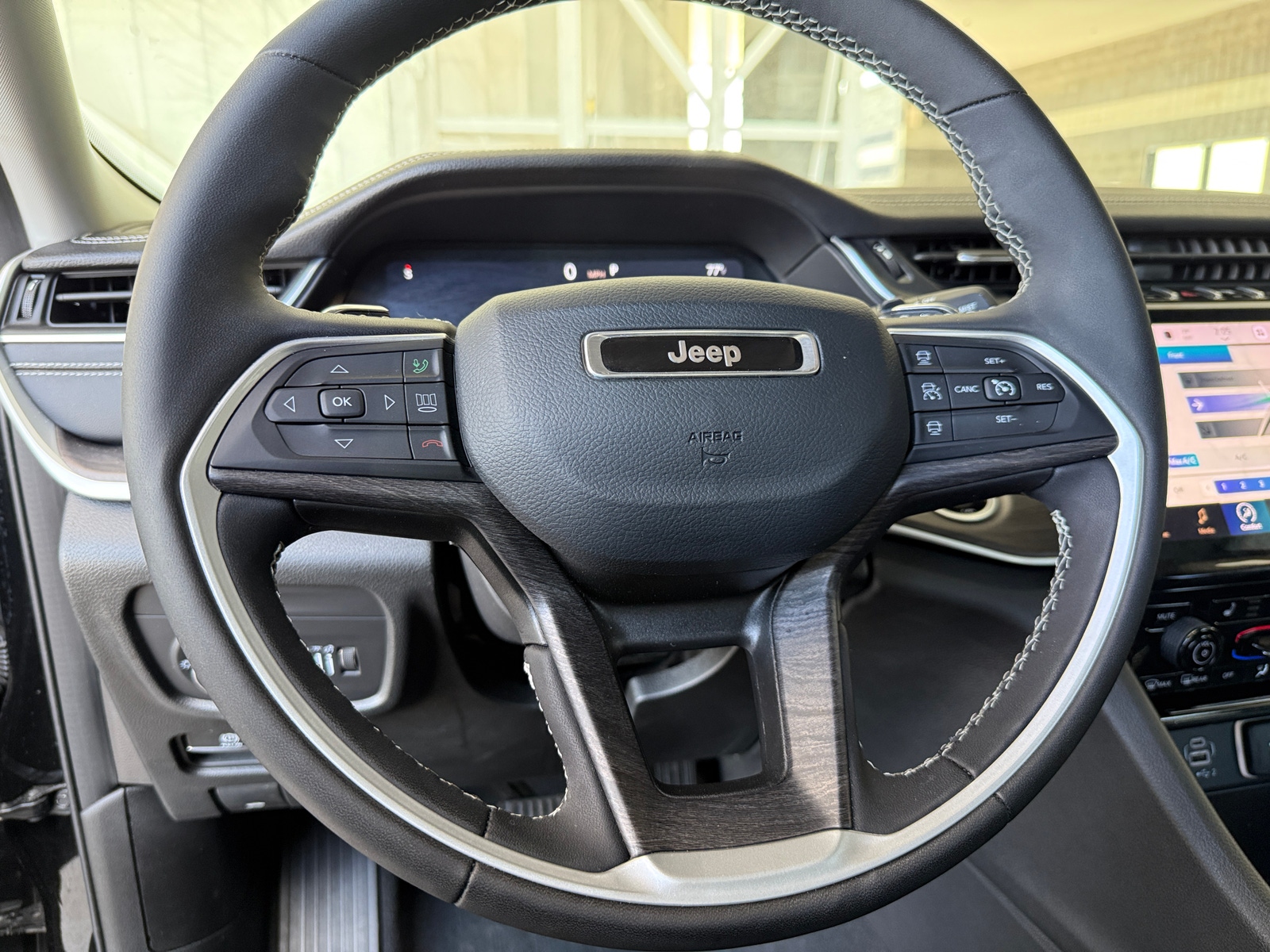 Thumbnail: 2023 Jeep Grand Cherokee L - 4