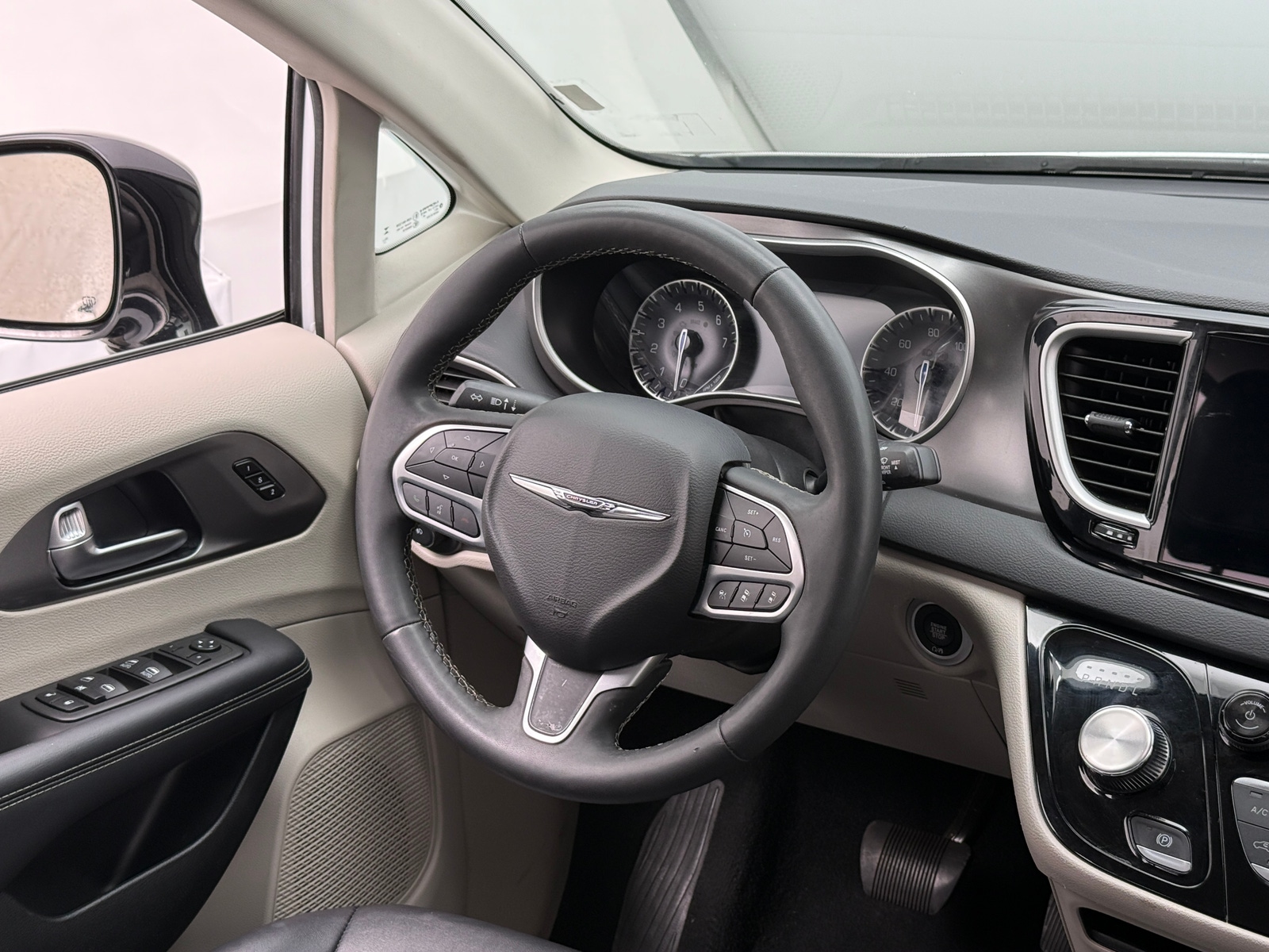 Thumbnail: 2024 Chrysler Pacifica - 4