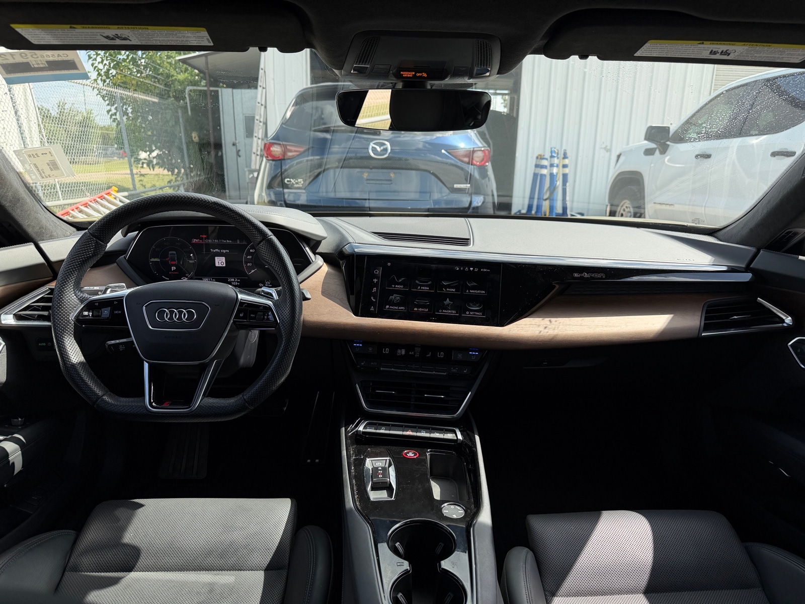 Thumbnail: 2022 Audi RS e-tron GT - 2