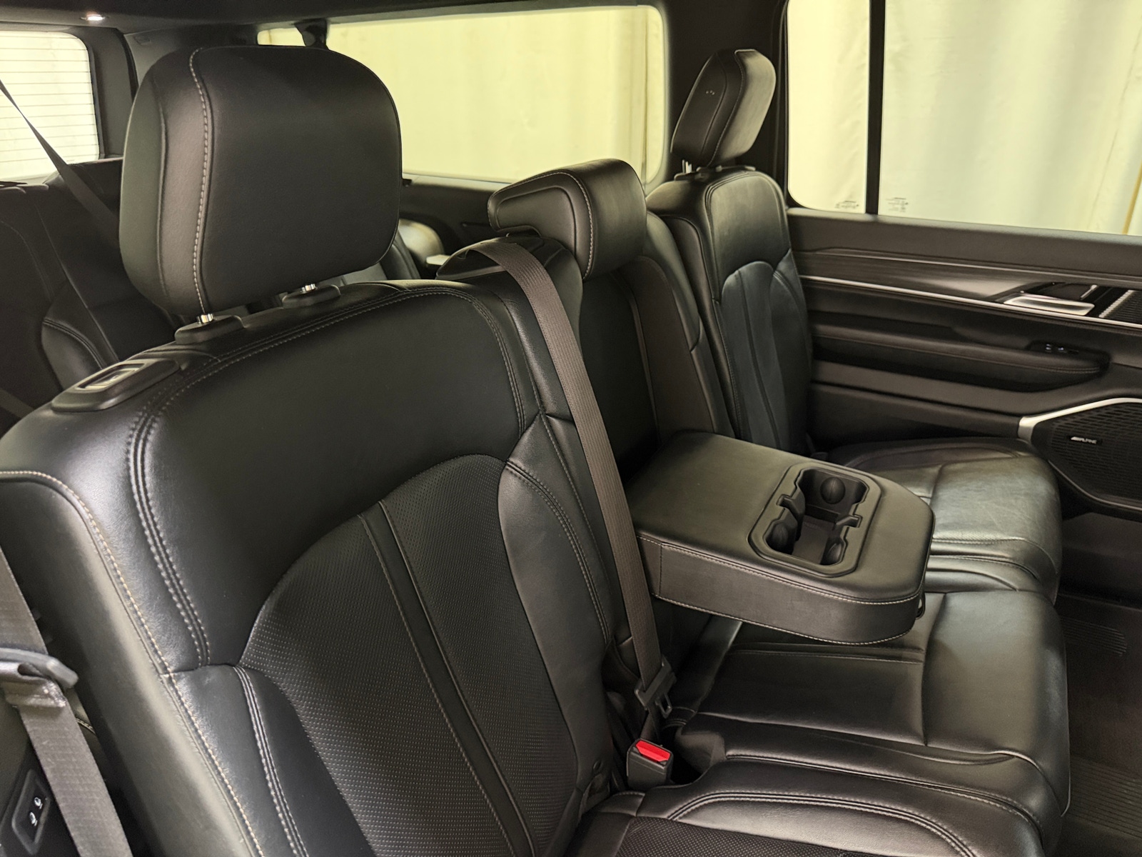 Thumbnail: 2023 Jeep Wagoneer - 5