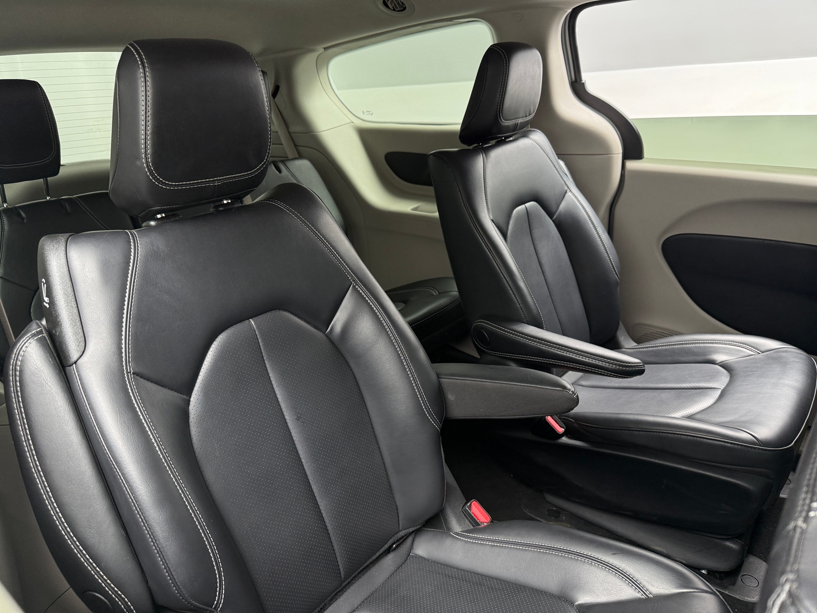 Thumbnail: 2023 Chrysler Pacifica - 5