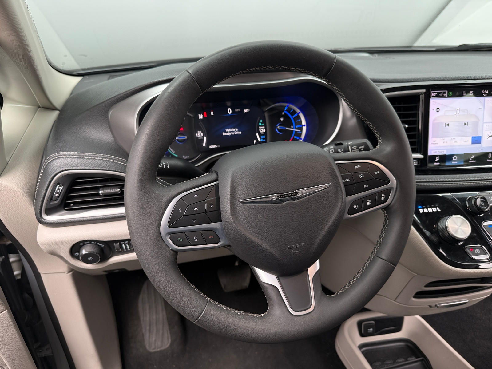 Thumbnail: 2023 Chrysler Pacifica - 4
