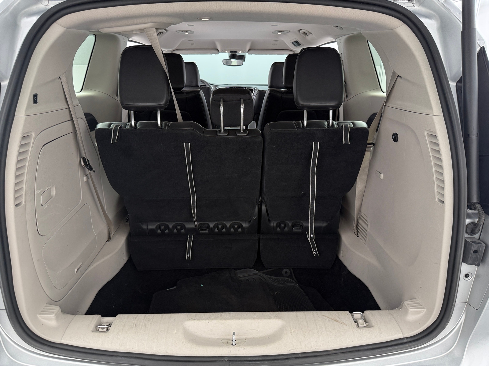 Thumbnail: 2023 Chrysler Pacifica - 6