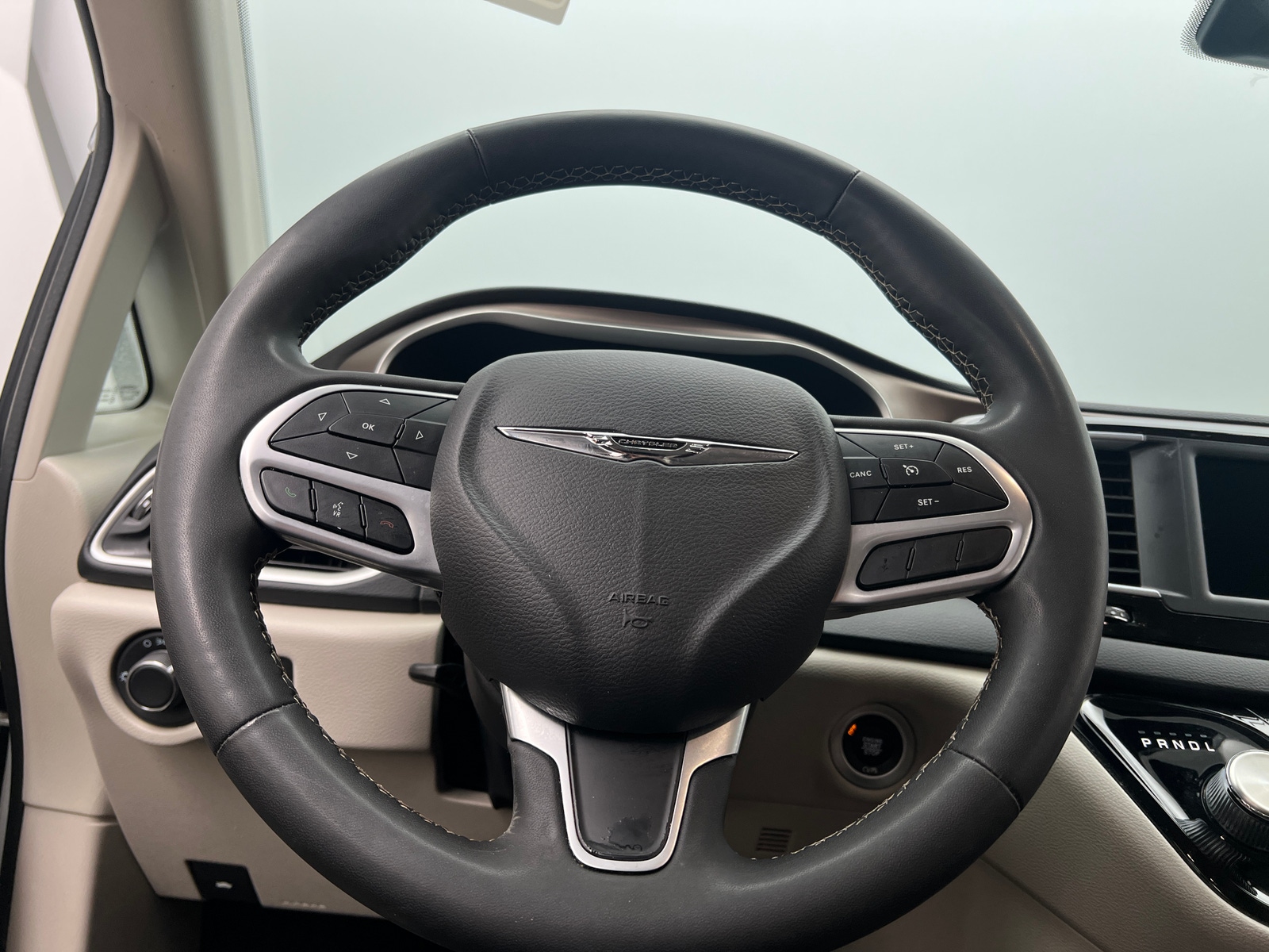 Thumbnail: 2023 Chrysler Voyager - 5