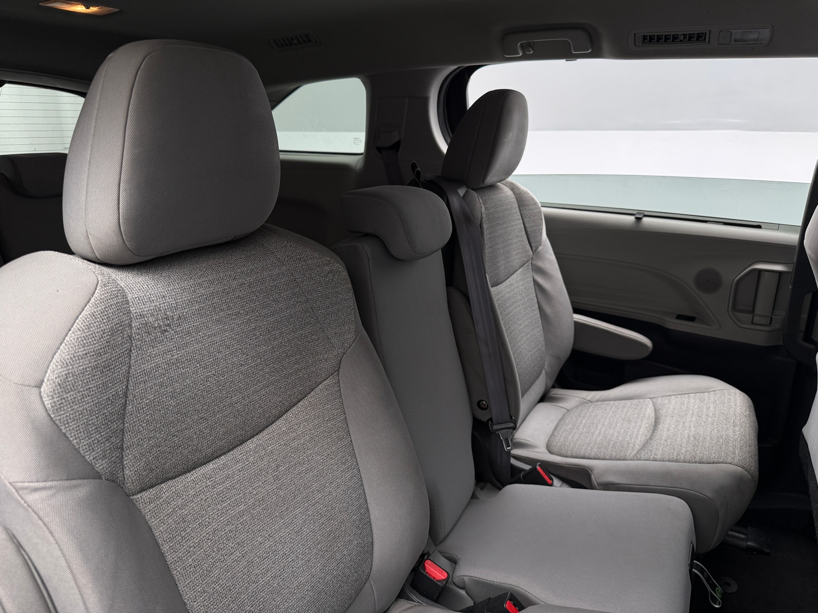 Thumbnail: 2021 Toyota Sienna - 6