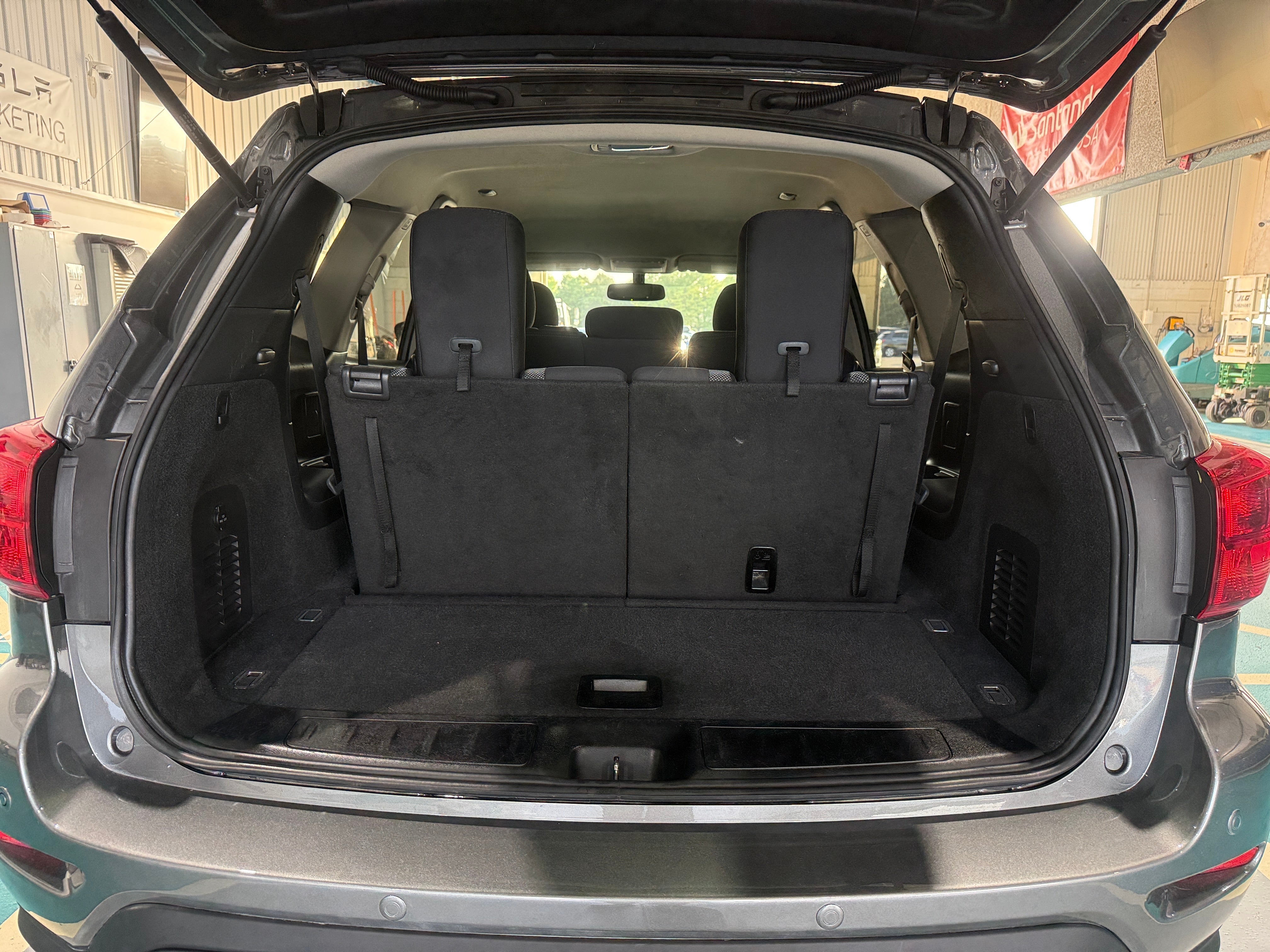 Used 2019 Nissan Pathfinder SV with VIN 5N1DR2MM9KC596304 for sale in Pewaukee, WI