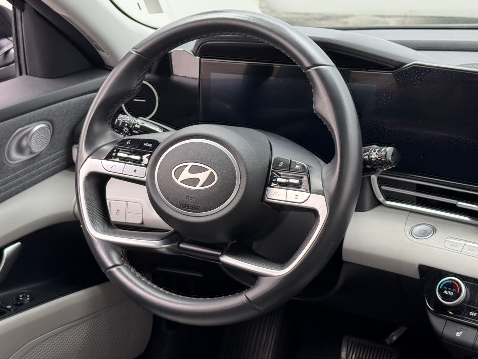 Thumbnail: 2024 Hyundai Elantra - 4