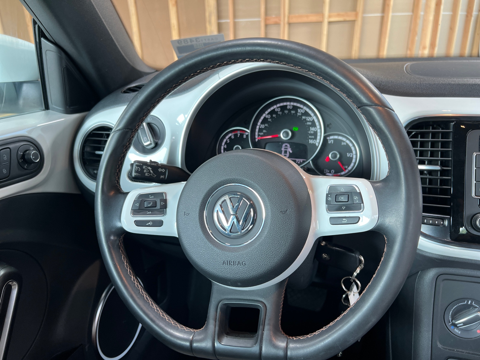 Thumbnail: 2015 Volkswagen Beetle - 4