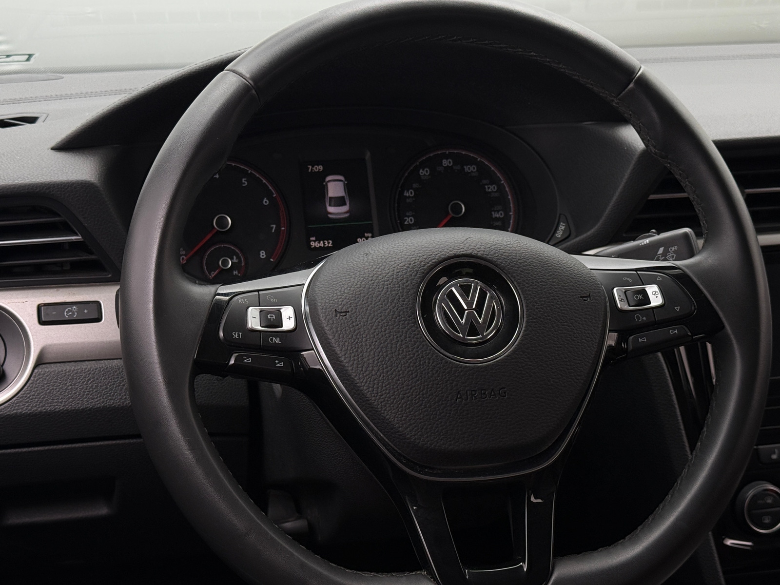 Thumbnail: 2022 Volkswagen Passat - 4