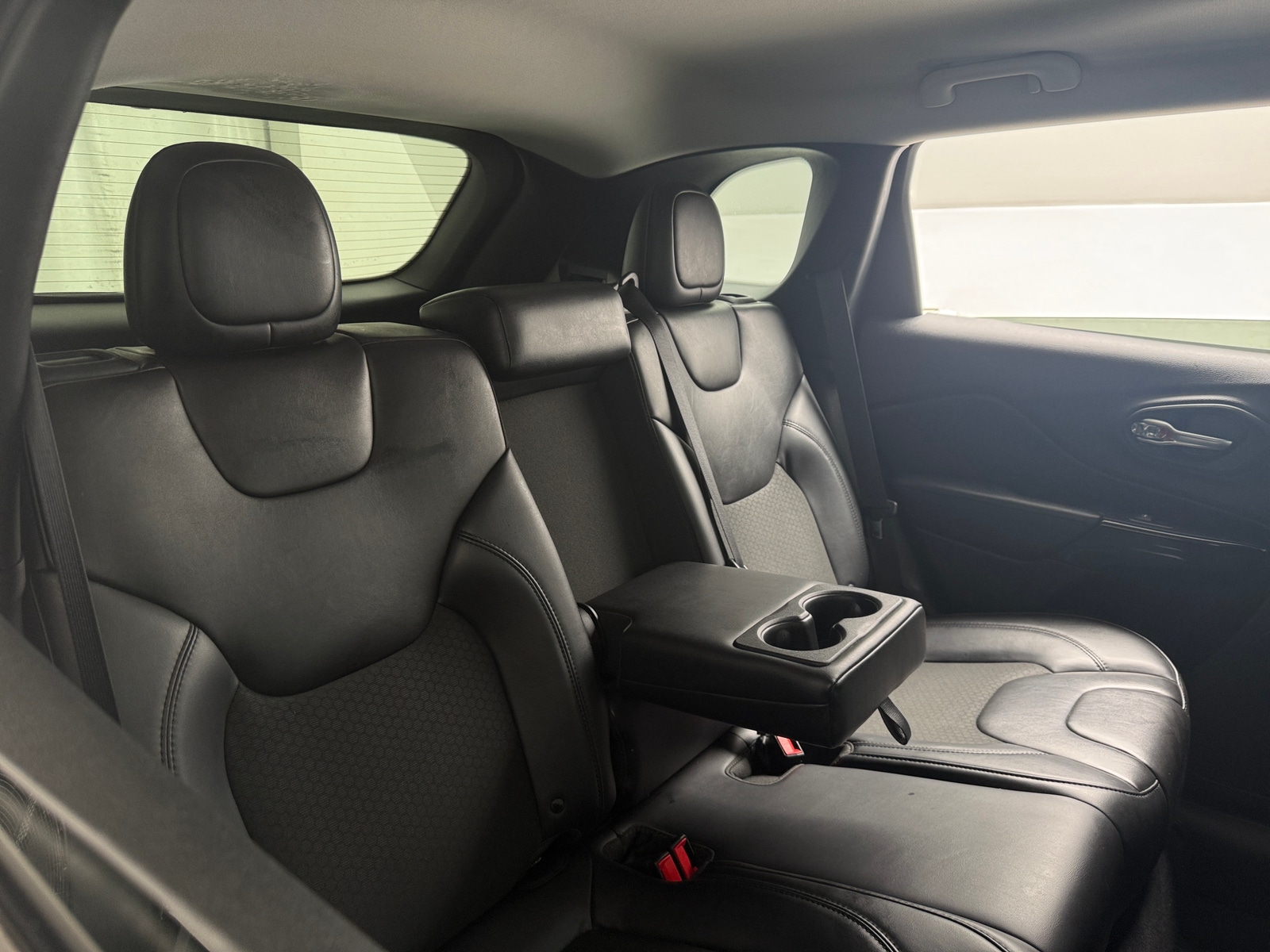 Thumbnail: 2019 Jeep Cherokee - 6