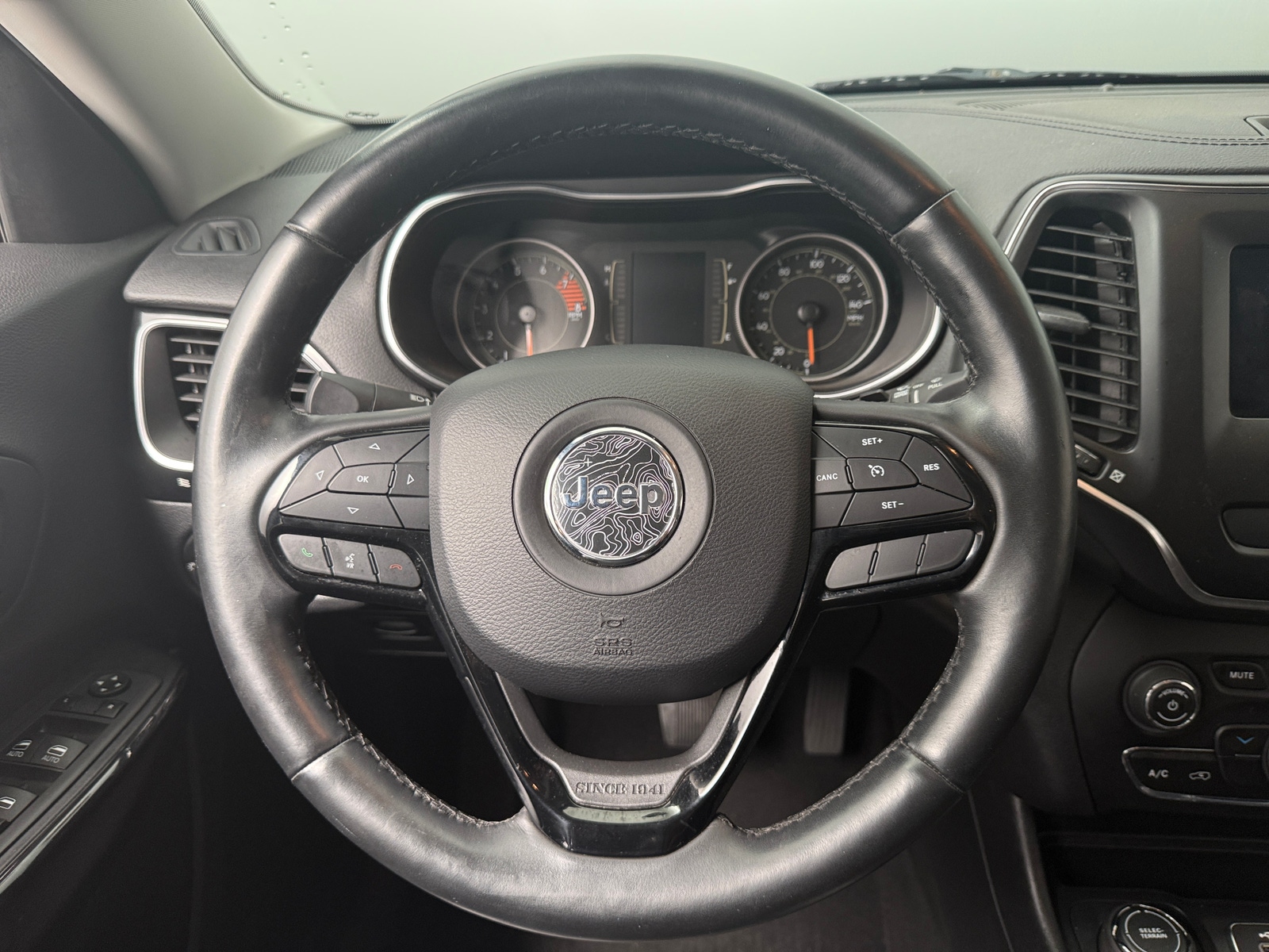 Thumbnail: 2019 Jeep Cherokee - 5