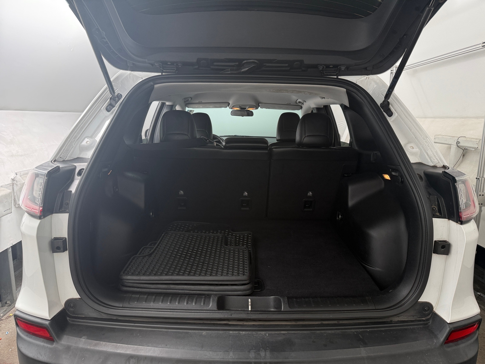 Thumbnail: 2019 Jeep Cherokee - 7