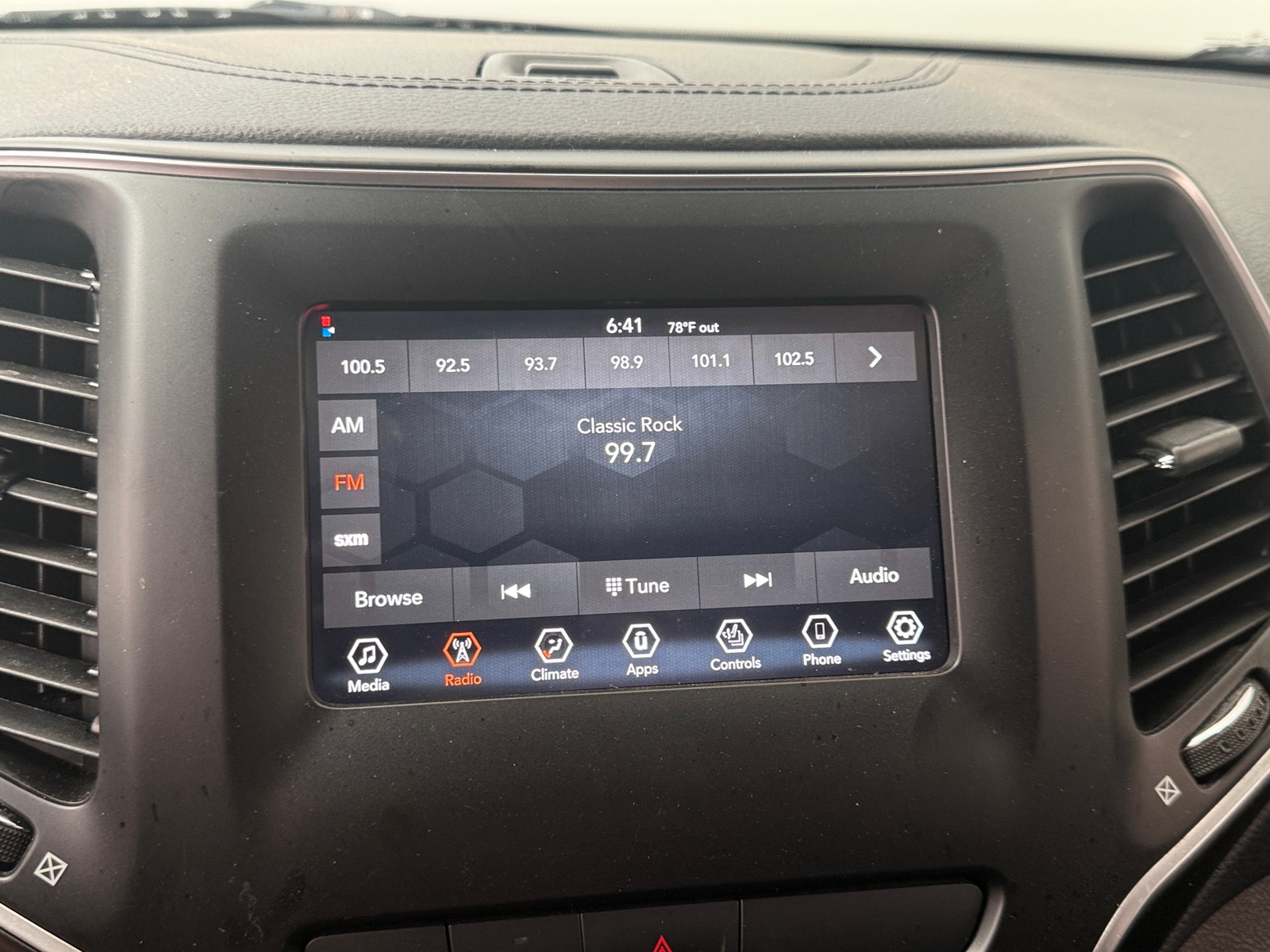Thumbnail: 2019 Jeep Cherokee - 4