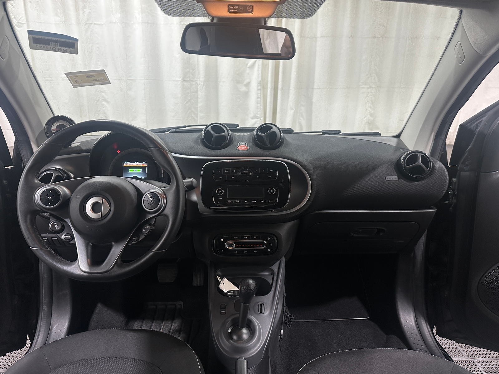 Thumbnail: 2019 smart fortwo - 3