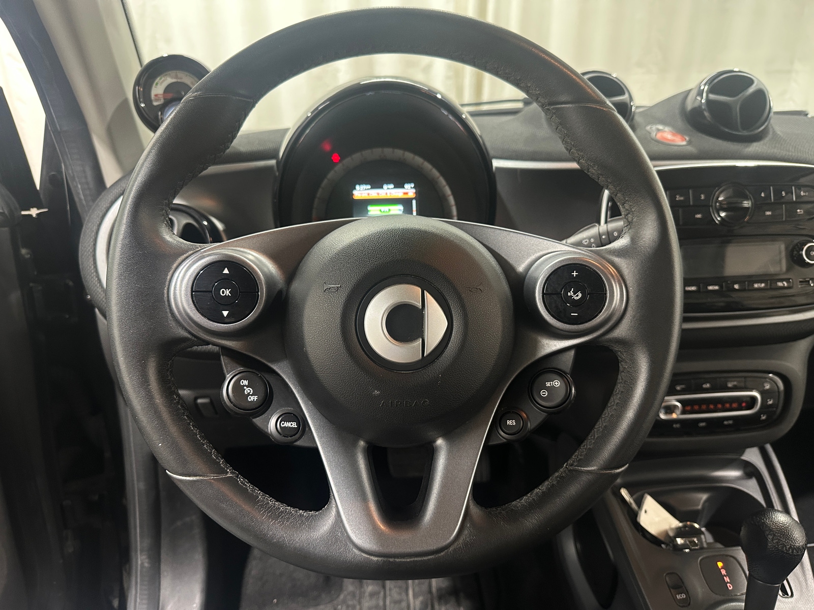 Thumbnail: 2019 smart fortwo - 5
