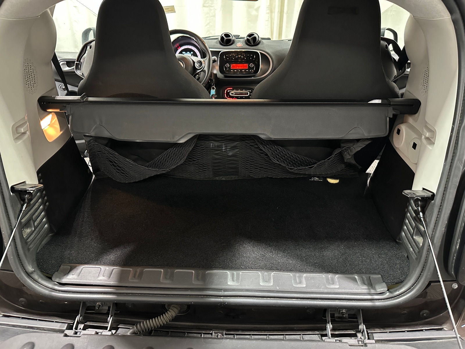 Thumbnail: 2019 smart fortwo - 6