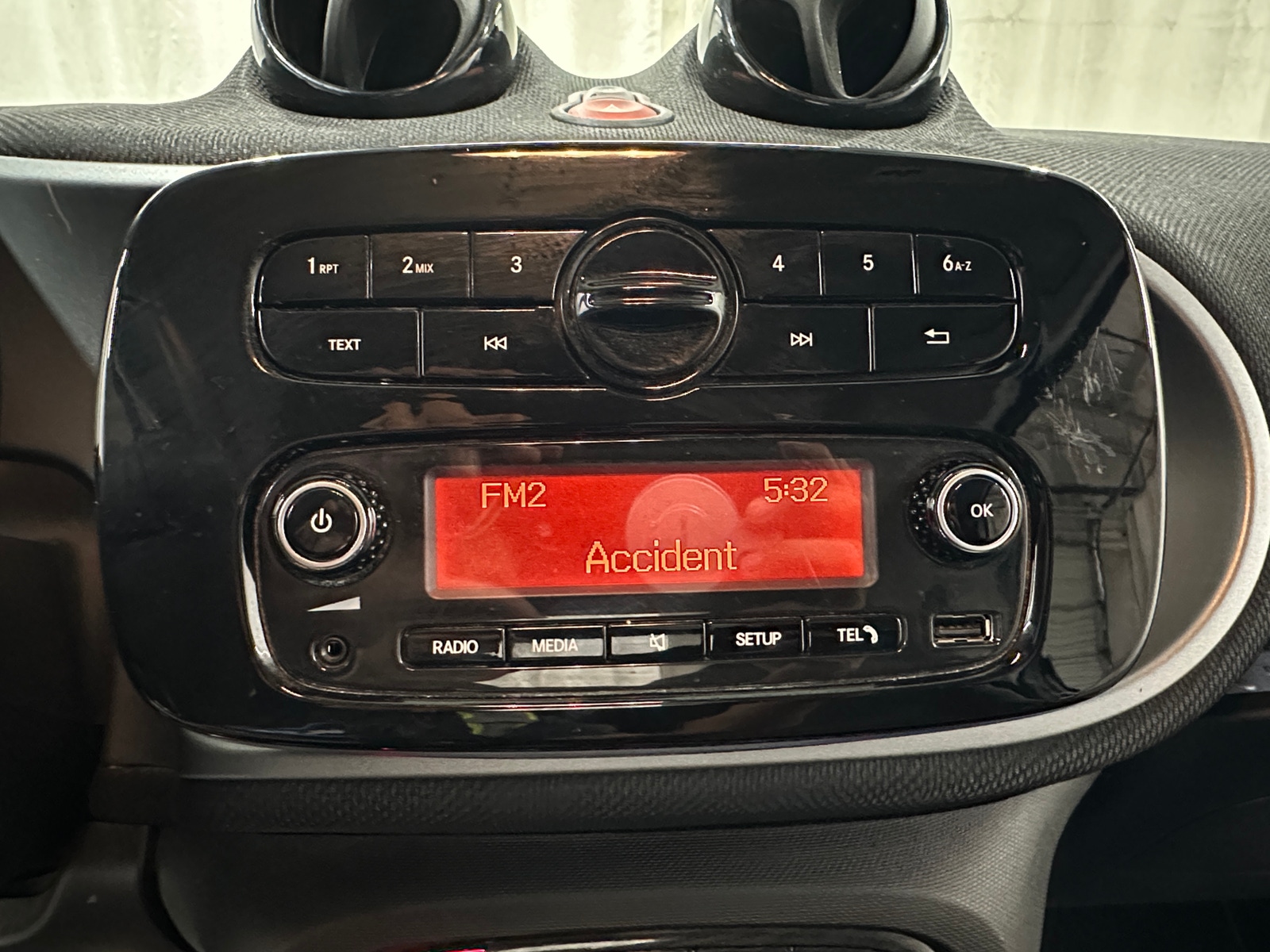 Thumbnail: 2019 smart fortwo - 4