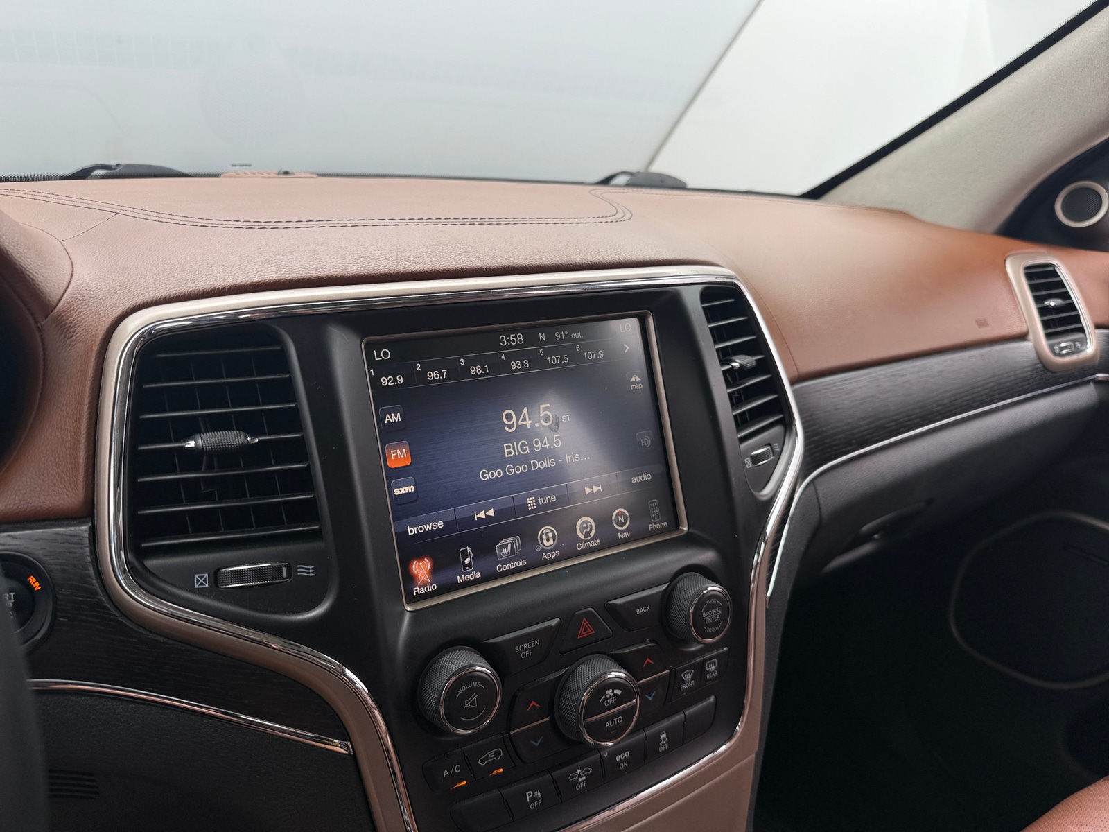 Thumbnail: 2015 Jeep Grand Cherokee - 3