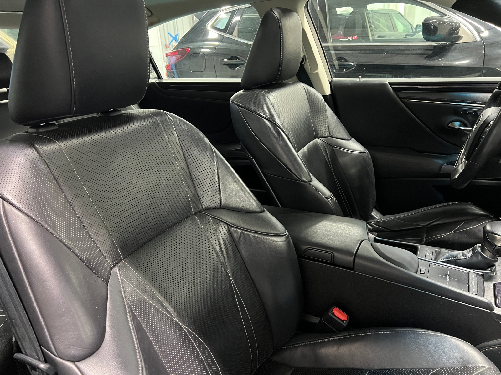 Thumbnail: 2019 Lexus ES - 2