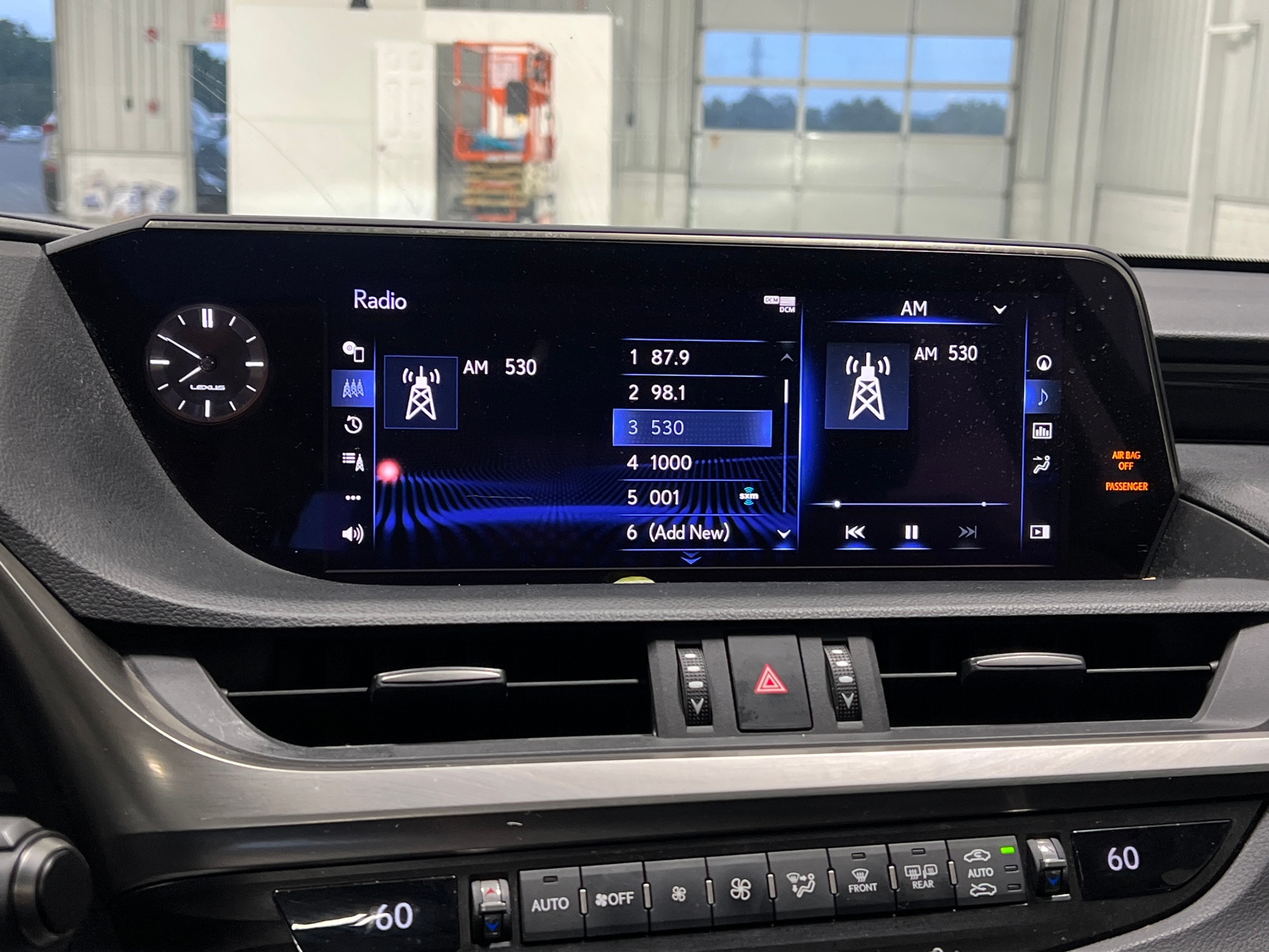 Thumbnail: 2019 Lexus ES - 4