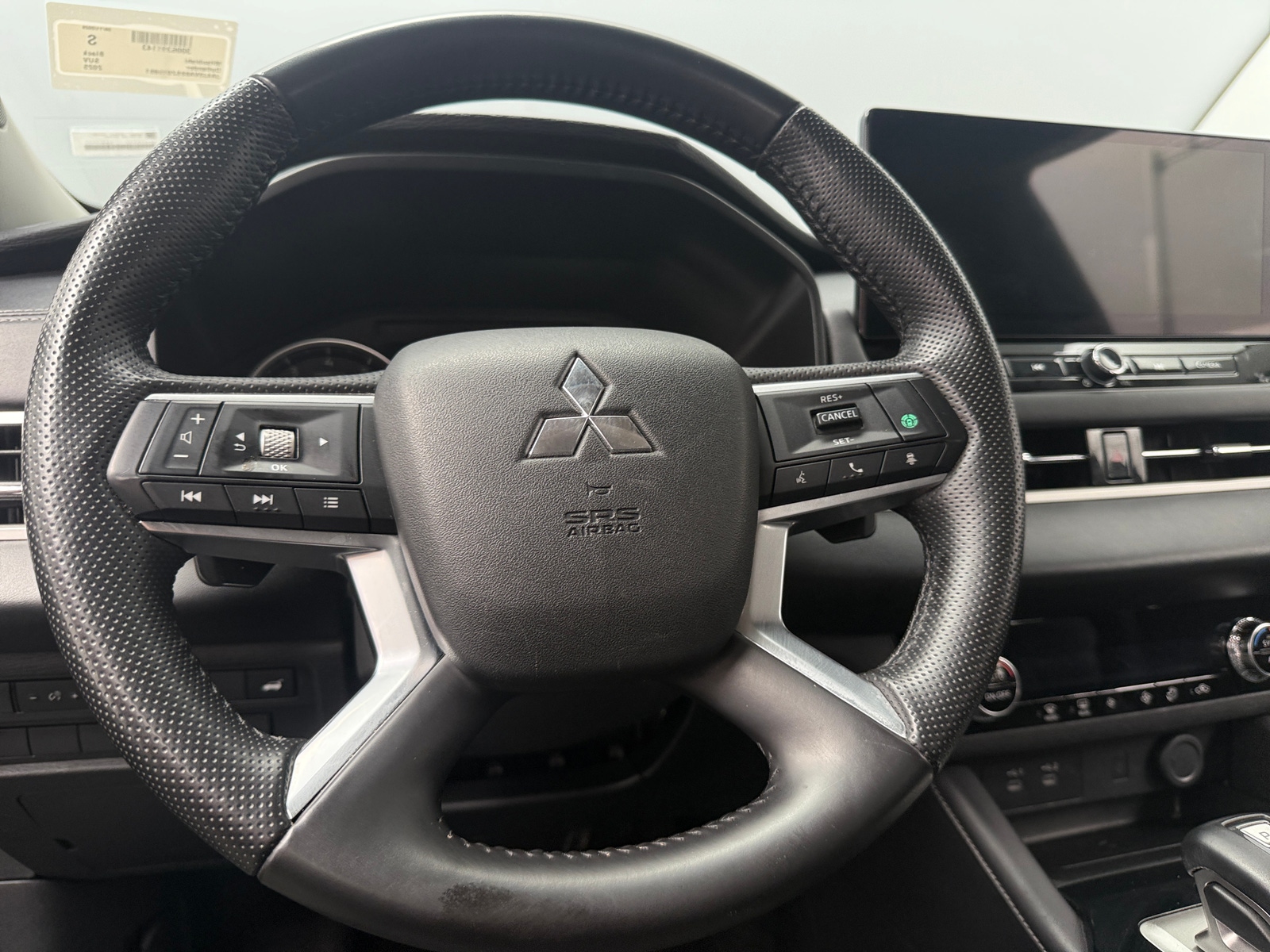 Thumbnail: 2025 Mitsubishi Outlander - 4