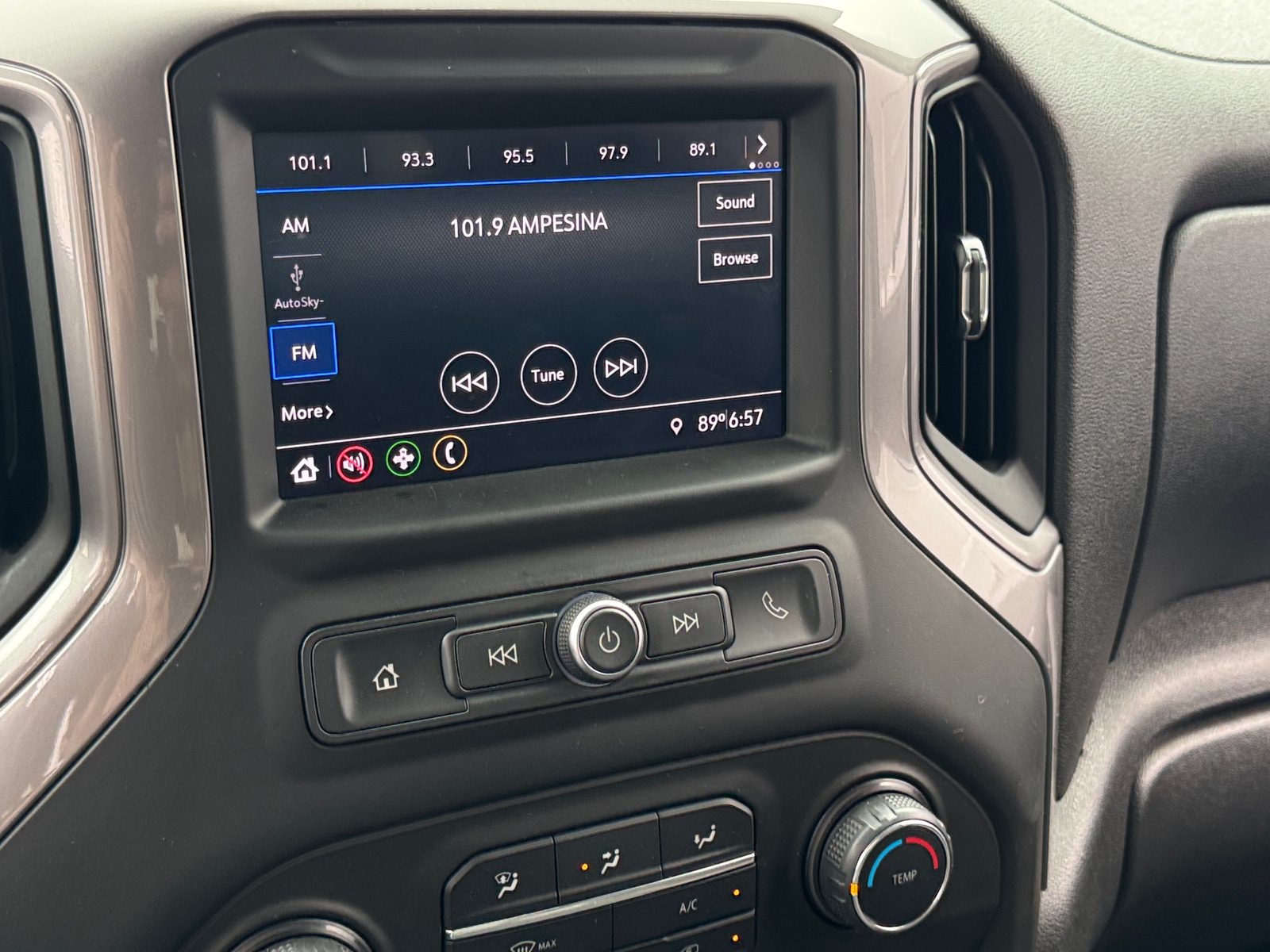Thumbnail: 2021 Chevrolet Silverado 1500 - 4