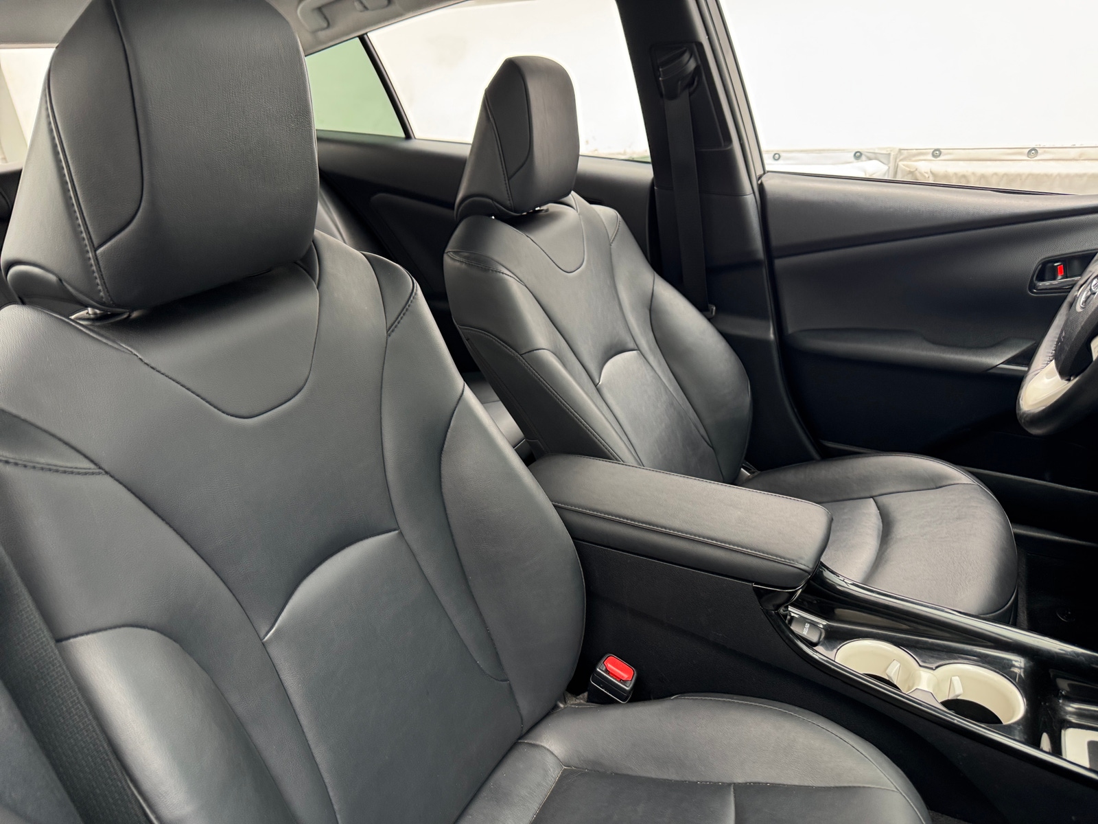 Thumbnail: 2016 Toyota Prius - 2