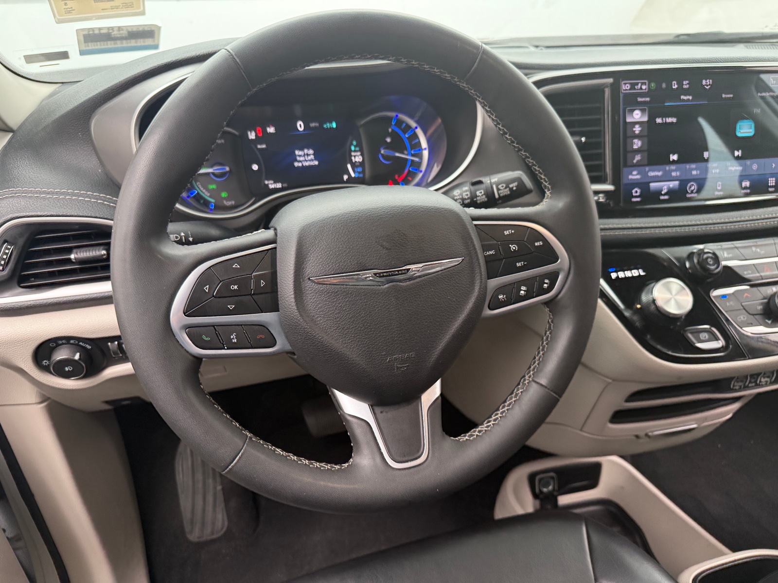 Thumbnail: 2023 Chrysler Pacifica - 4