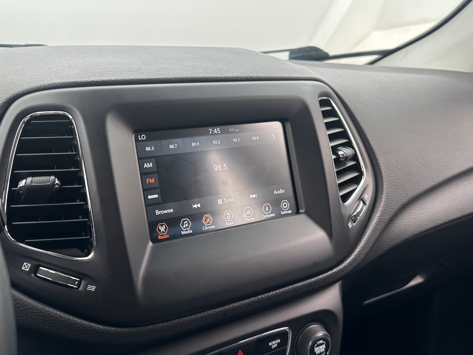 Thumbnail: 2018 Jeep Compass - 4
