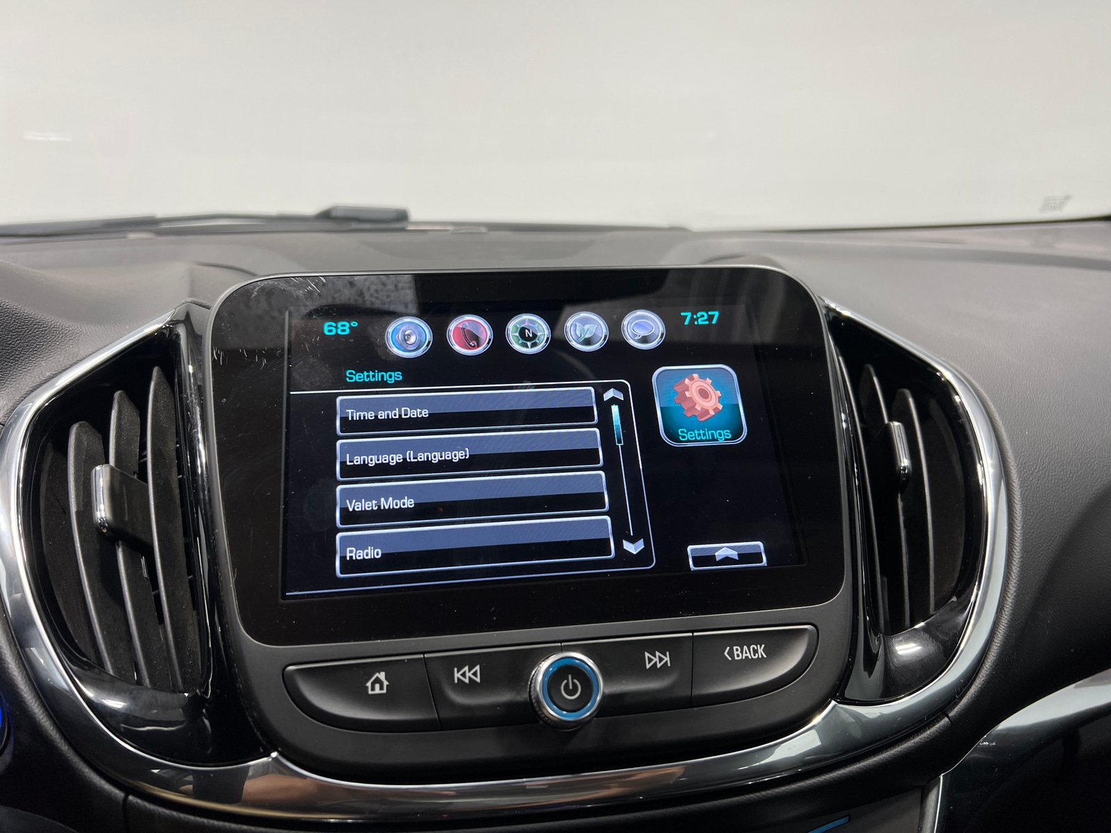 Thumbnail: 2016 Chevrolet Volt - 3