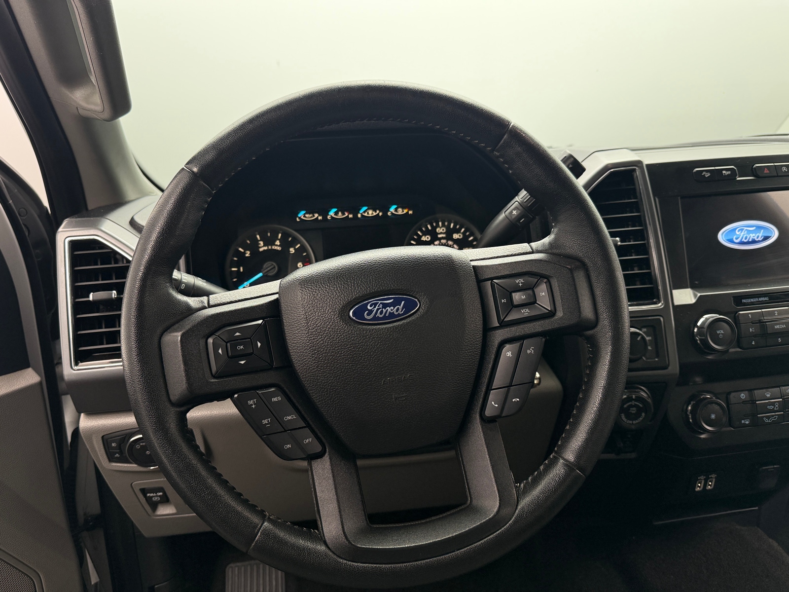 Thumbnail: 2019 Ford Econoline - 5
