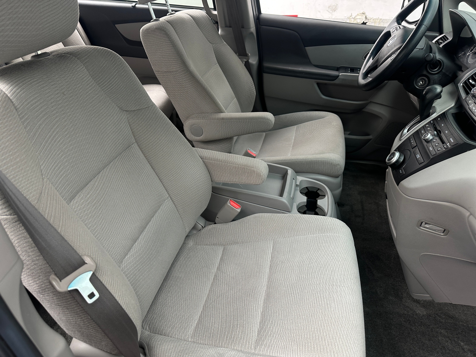 Thumbnail: 2011 Honda Odyssey - 2