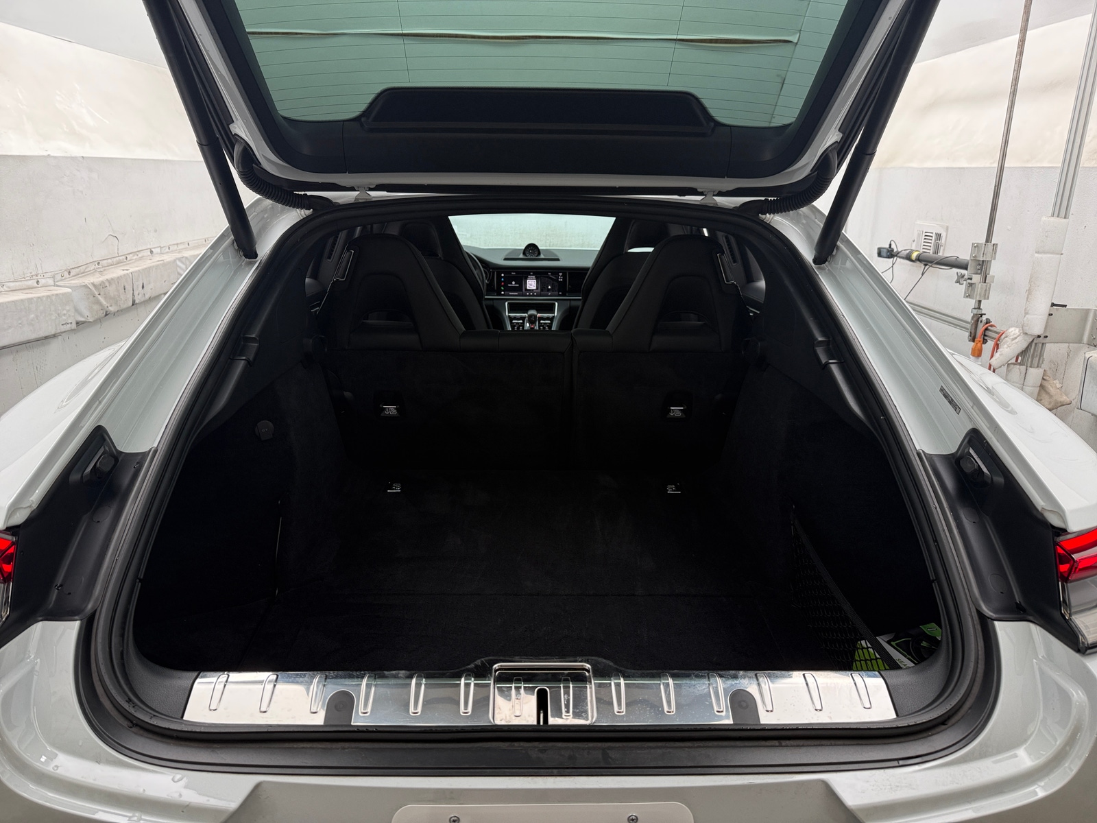 Thumbnail: 2022 Porsche Panamera - 7